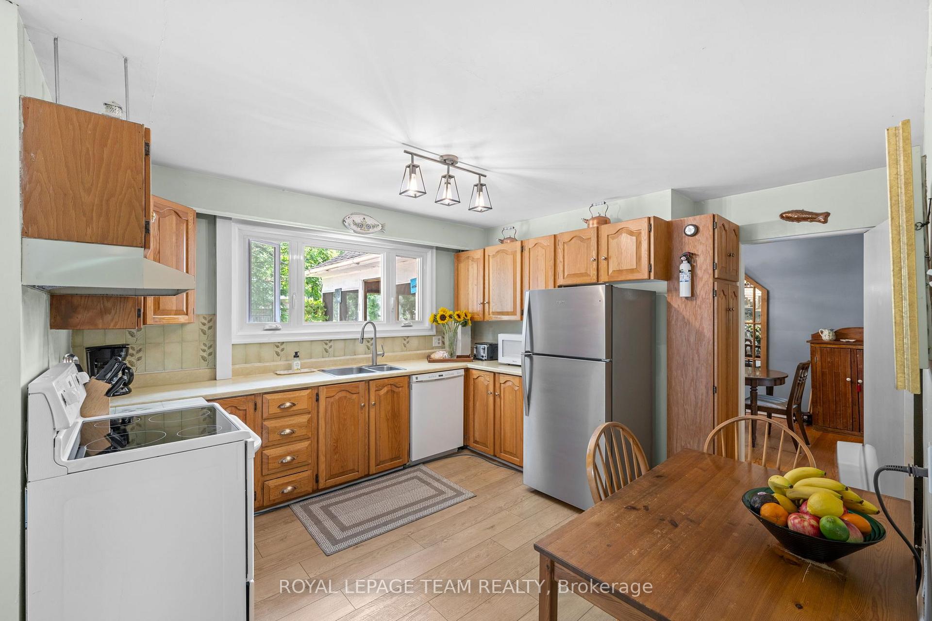 Photo 9 of 2009 Alta Vista Drive, Ottawa, Alta Vista/Faircrest Heights — HOMEH