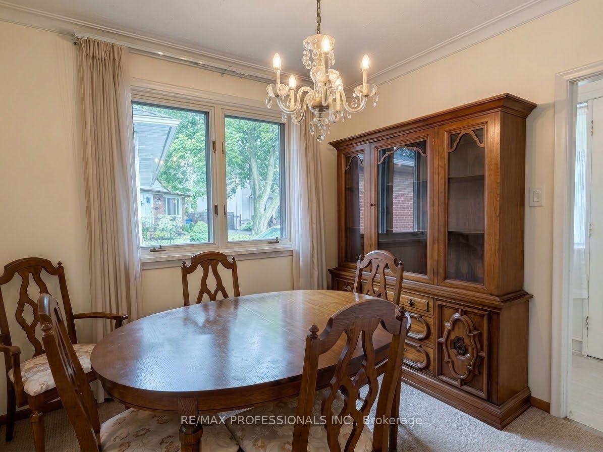 Photo 3 of 31 Cheshire Drive, Etobicoke, Princess-Rosethorn — HOMEH