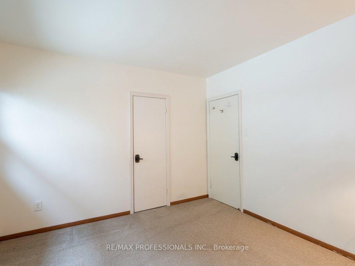 Photo 7 of 31 Cheshire Drive, Etobicoke, Princess-Rosethorn — HOMEH