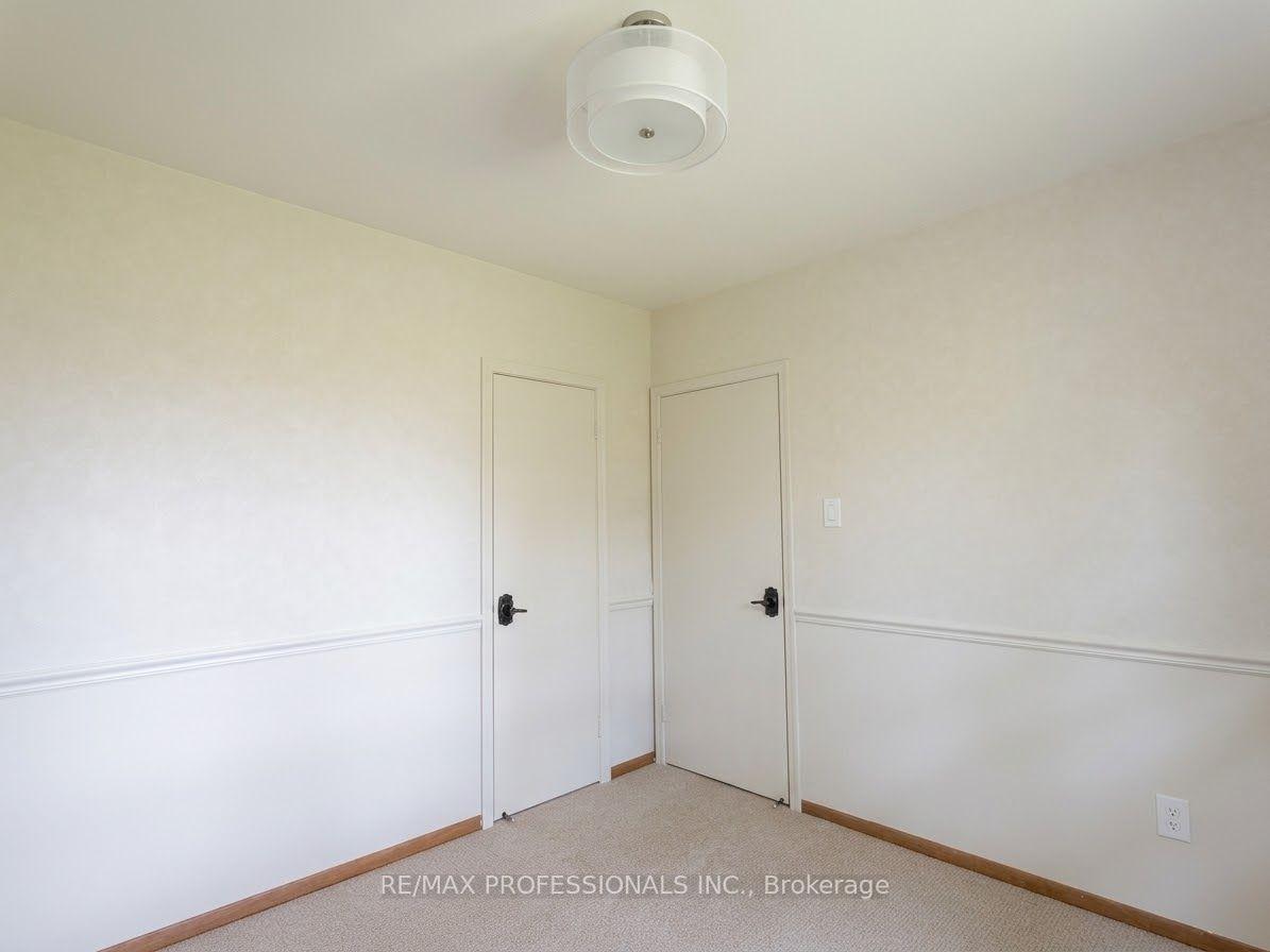 Photo 9 of 31 Cheshire Drive, Etobicoke, Princess-Rosethorn — HOMEH