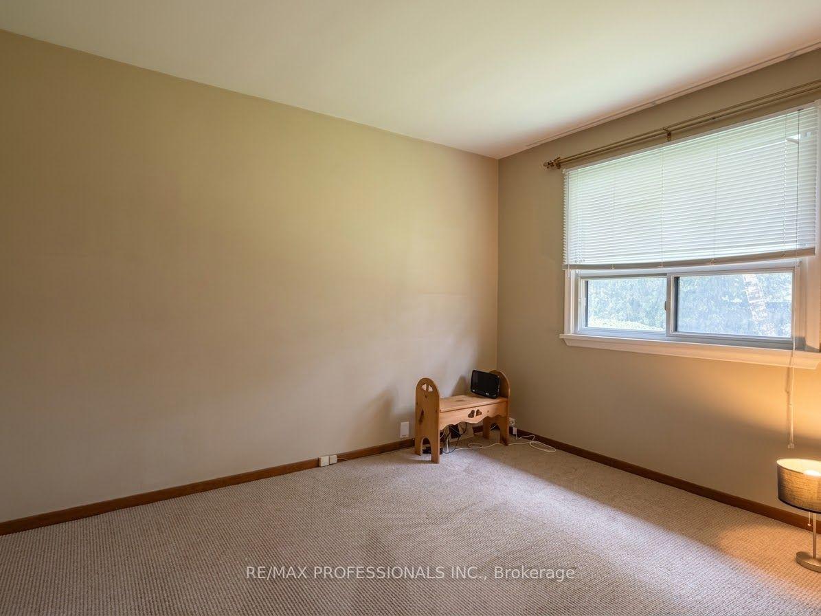 Photo 10 of 31 Cheshire Drive, Etobicoke, Princess-Rosethorn — HOMEH