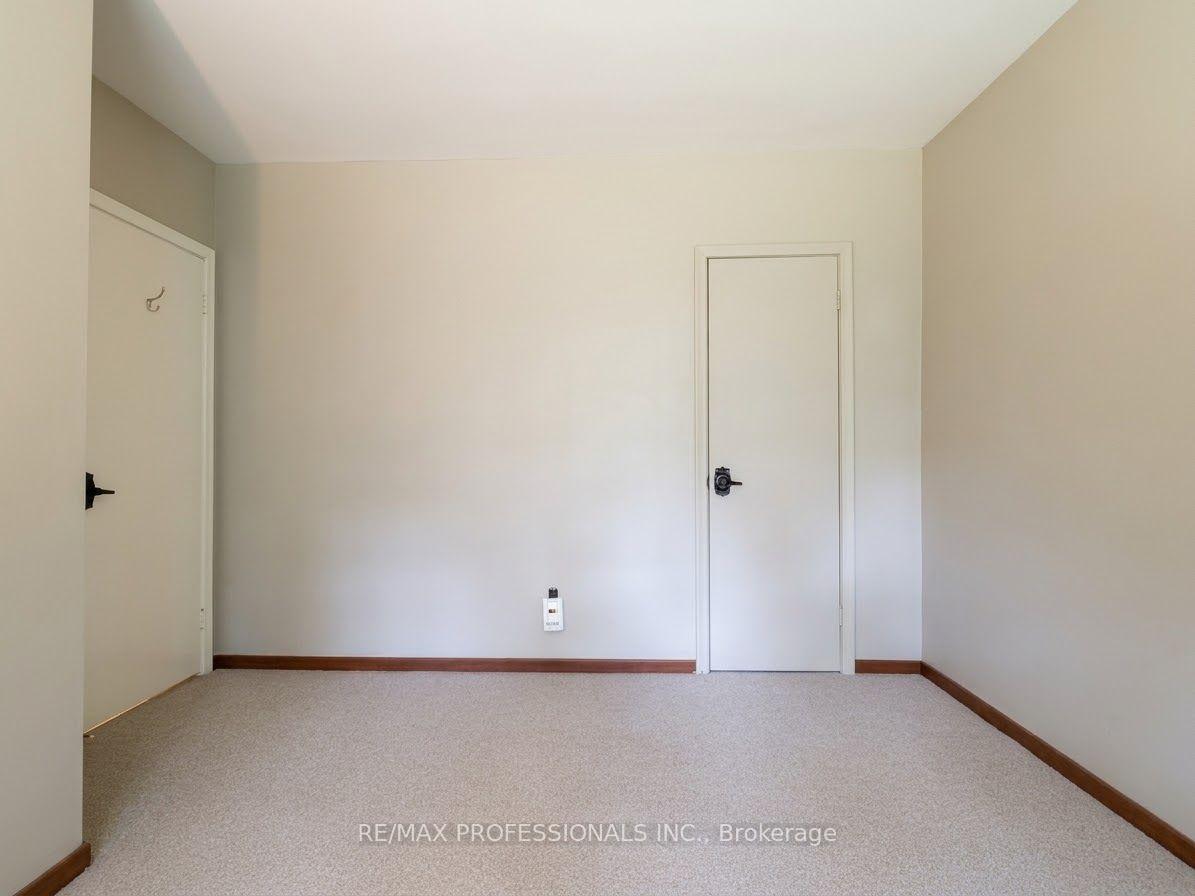 Photo 11 of 31 Cheshire Drive, Etobicoke, Princess-Rosethorn — HOMEH