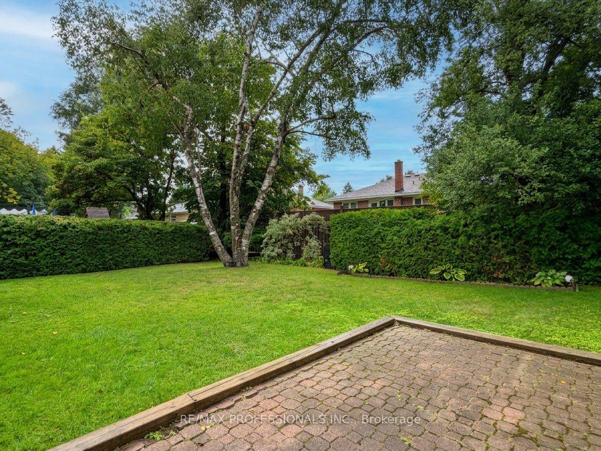 Photo 14 of 31 Cheshire Drive, Etobicoke, Princess-Rosethorn — HOMEH