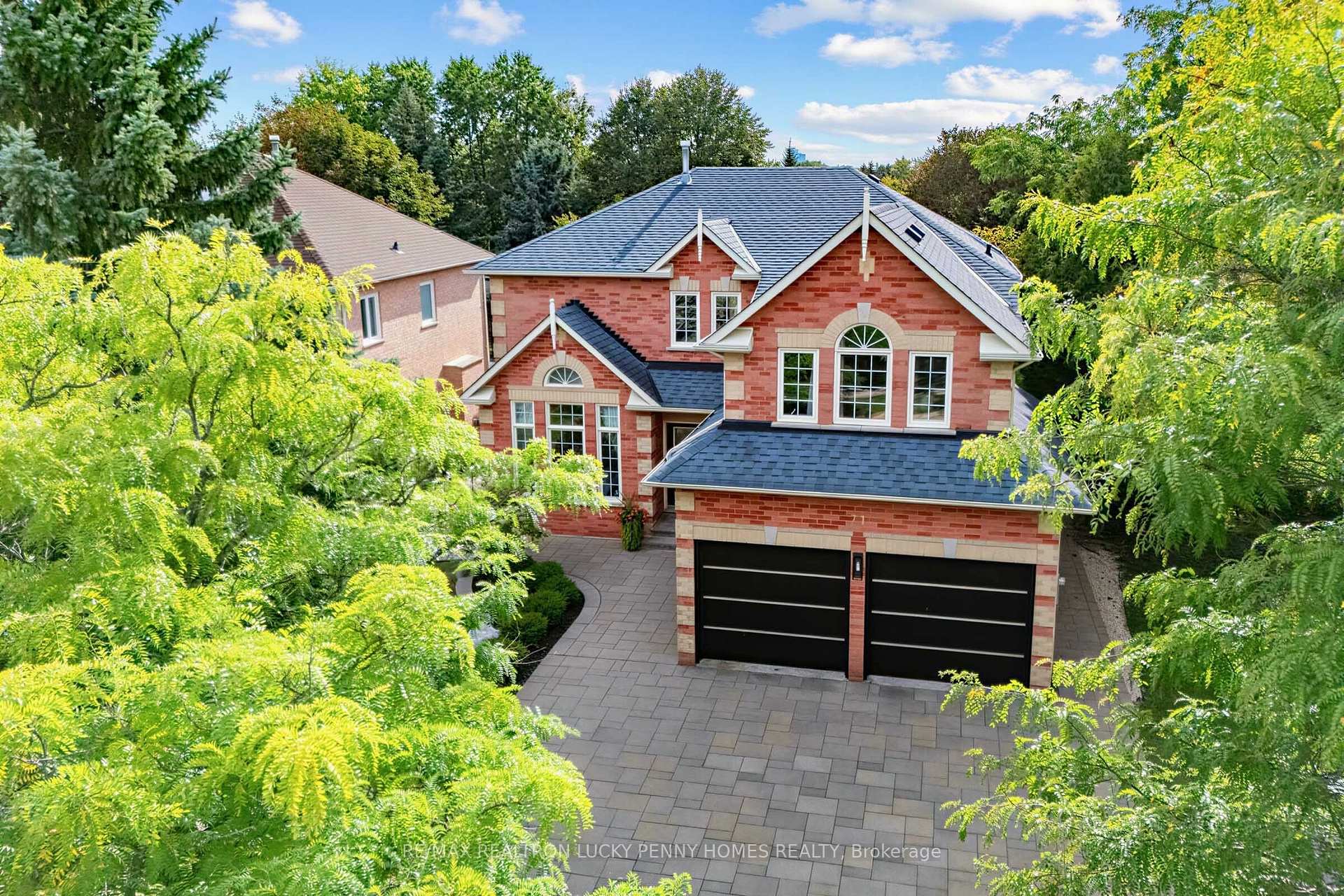 Photo 4 of 71 Fawnbrook Circle, Markham, Unionville — HOMEH