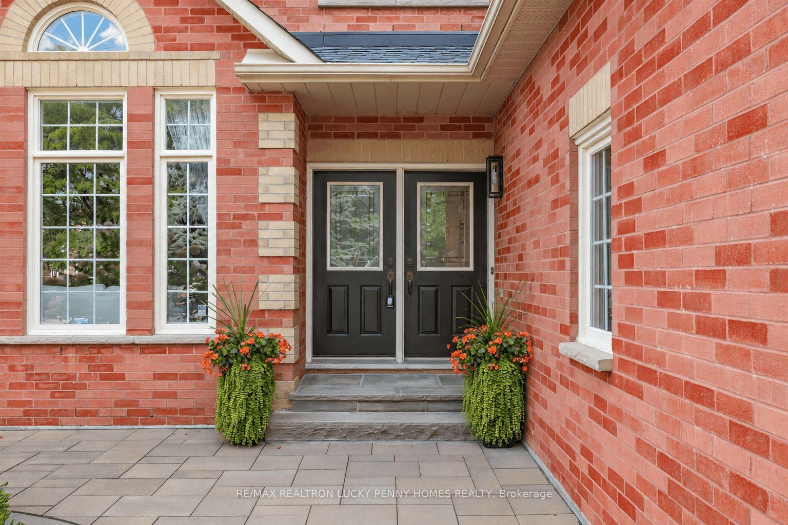 Photo 5 of 71 Fawnbrook Circle, Markham, Unionville — HOMEH
