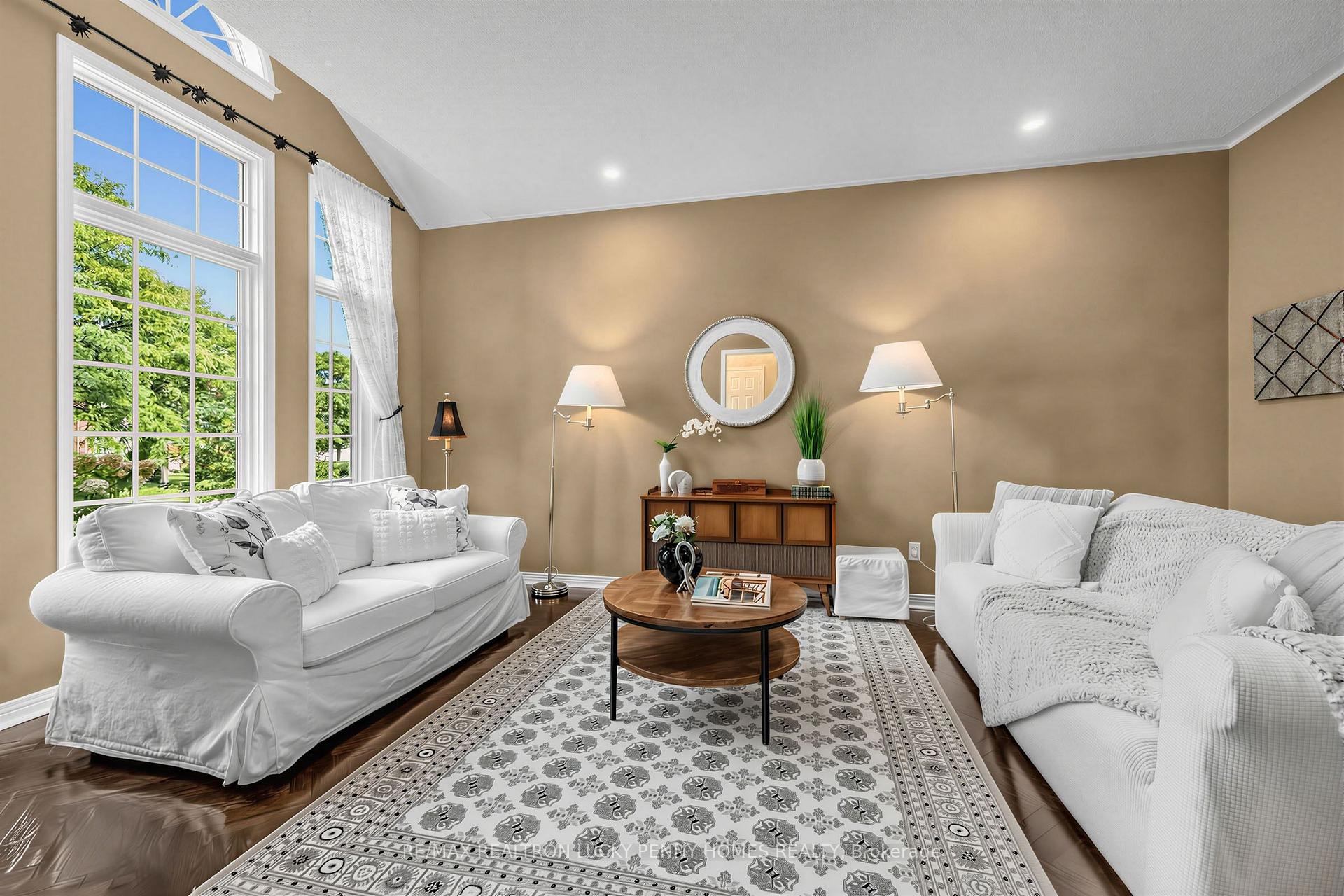 Photo 7 of 71 Fawnbrook Circle, Markham, Unionville — HOMEH