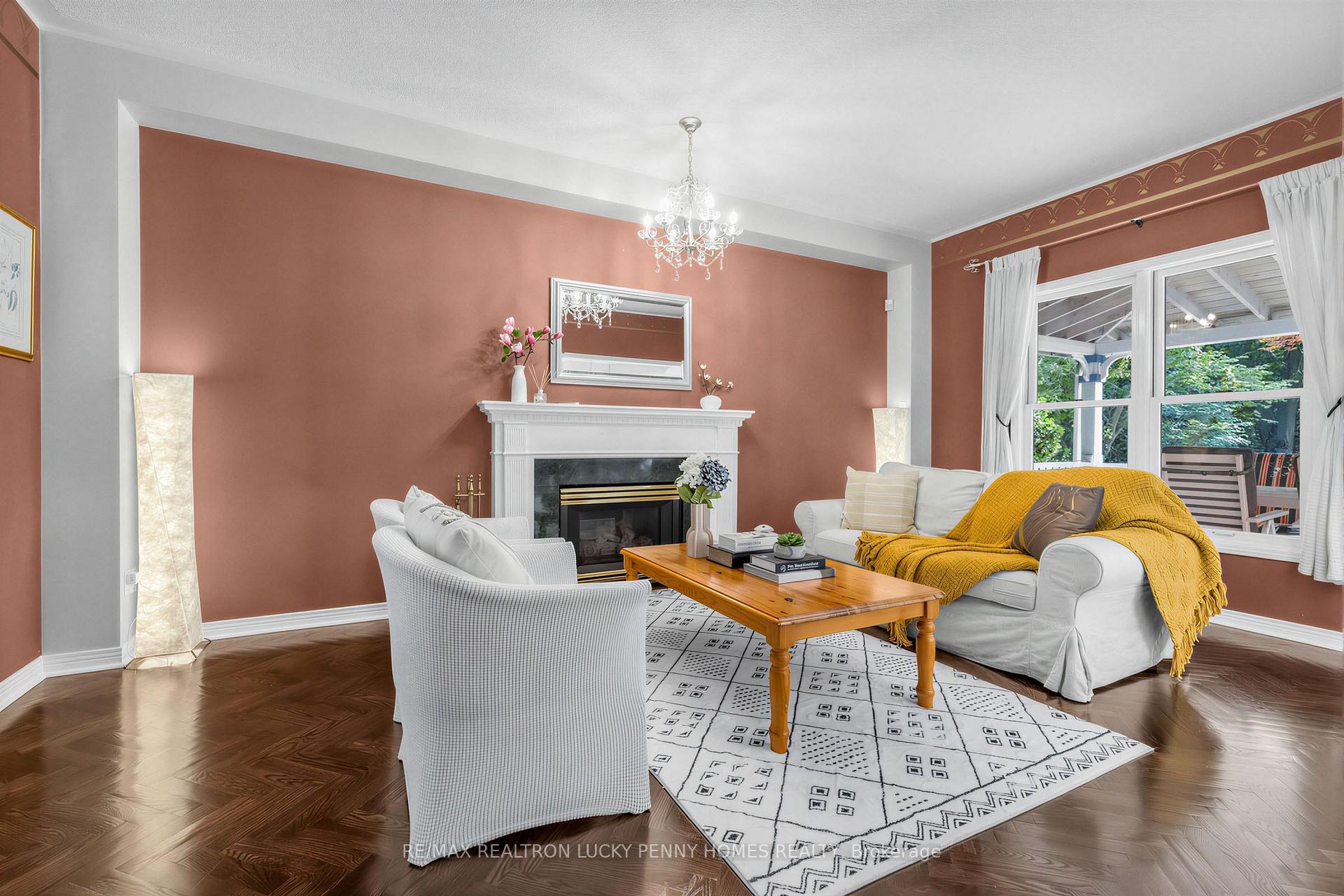 Photo 10 of 71 Fawnbrook Circle, Markham, Unionville — HOMEH