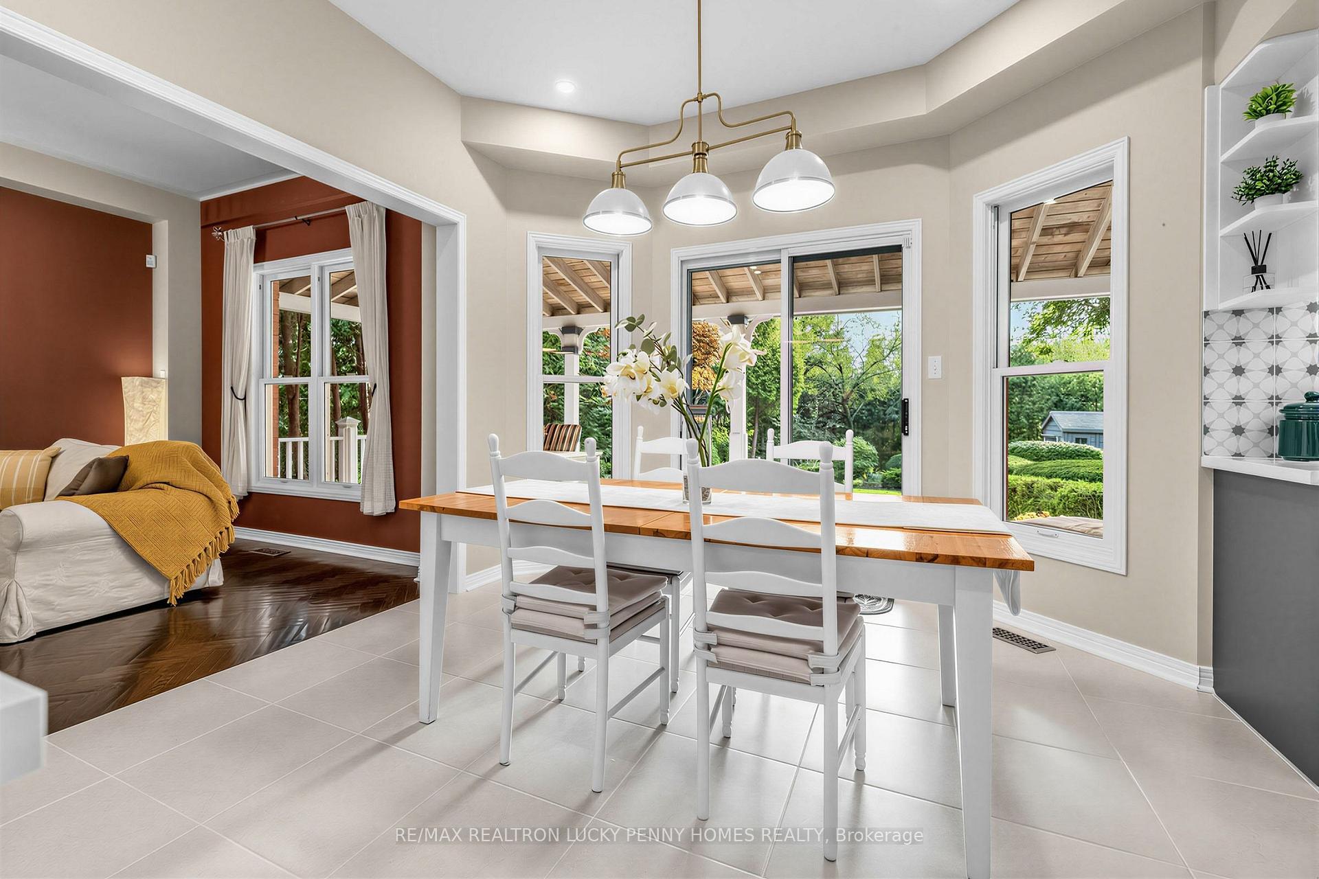 Photo 13 of 71 Fawnbrook Circle, Markham, Unionville — HOMEH