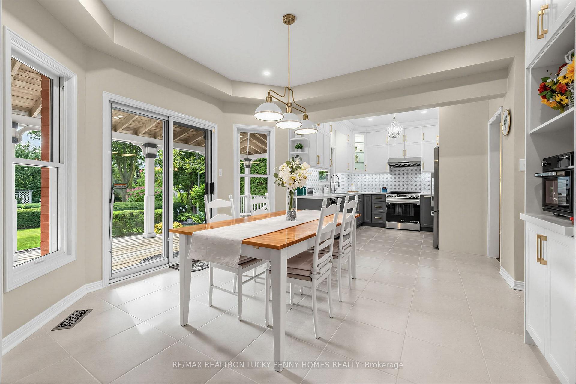 Photo 14 of 71 Fawnbrook Circle, Markham, Unionville — HOMEH