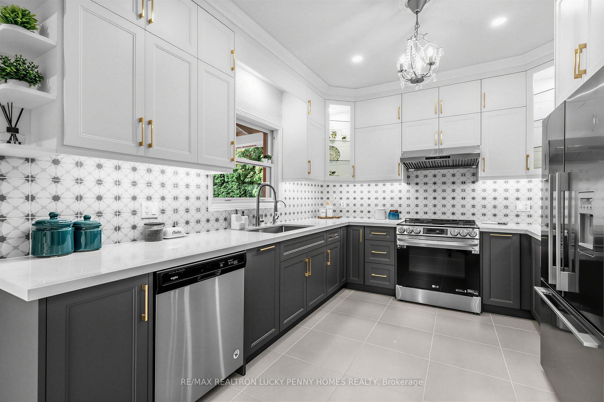 Photo 15 of 71 Fawnbrook Circle, Markham, Unionville — HOMEH