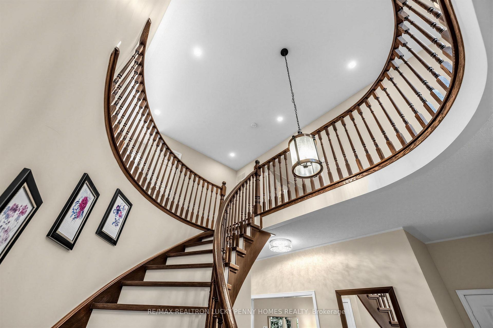 Photo 21 of 71 Fawnbrook Circle, Markham, Unionville — HOMEH