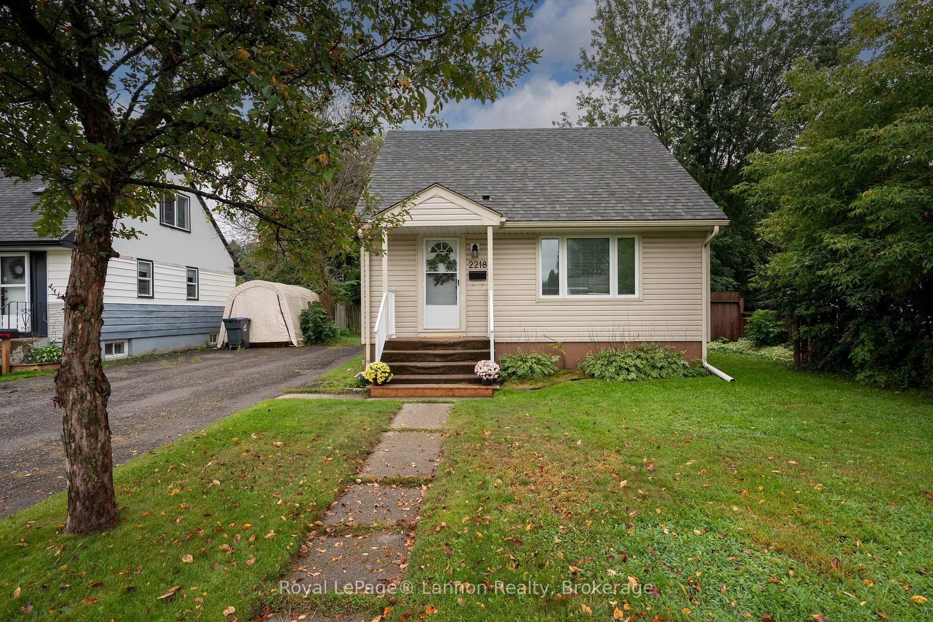 Photo 3 of 2218 Isabella Street E, Thunder Bay, Green Acres — HOMEH