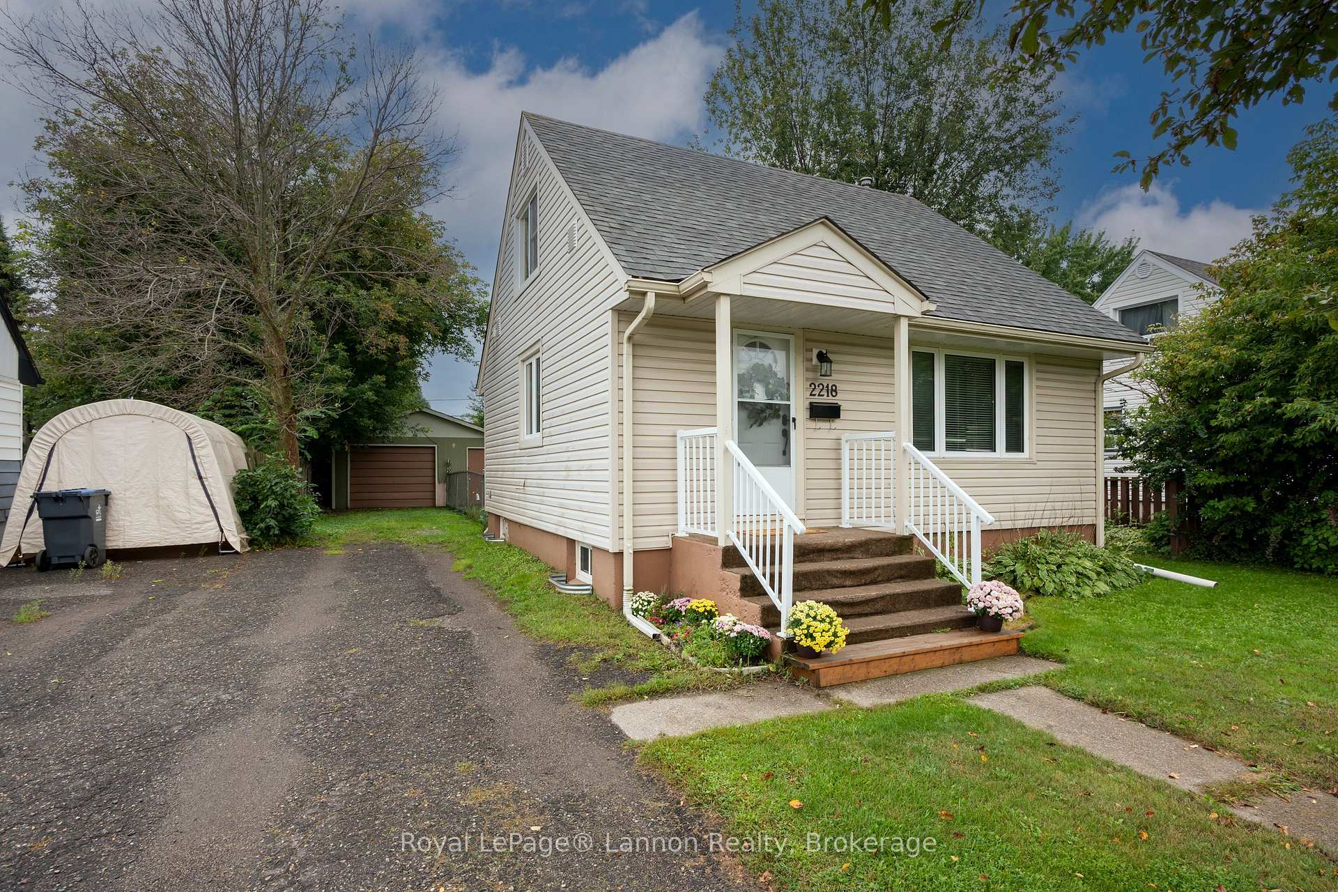 Photo 4 of 2218 Isabella Street E, Thunder Bay, Green Acres — HOMEH