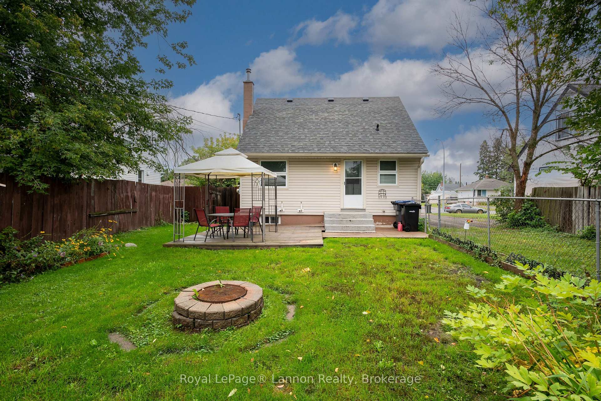 Photo 9 of 2218 Isabella Street E, Thunder Bay, Green Acres — HOMEH