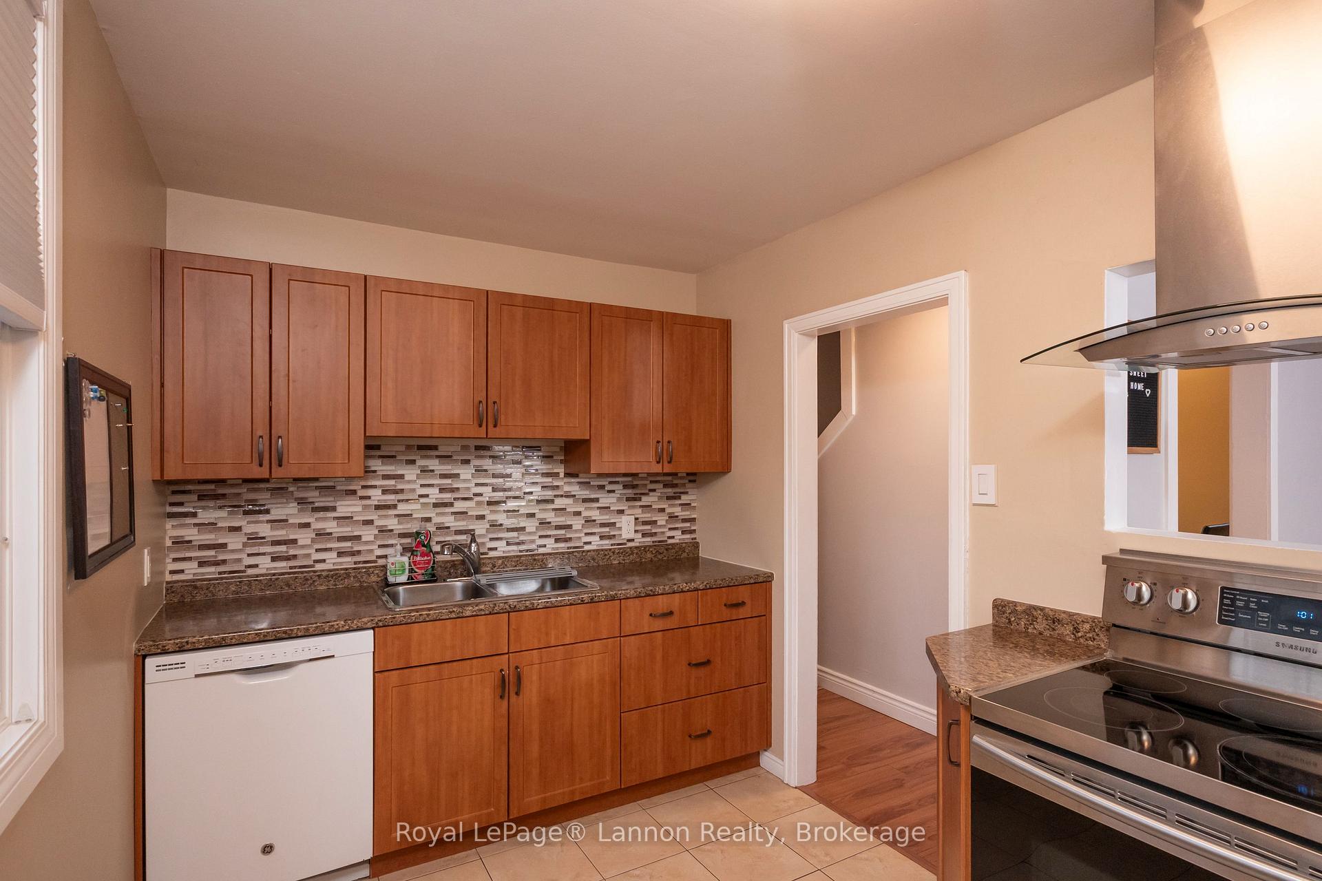 Photo 13 of 2218 Isabella Street E, Thunder Bay, Green Acres — HOMEH