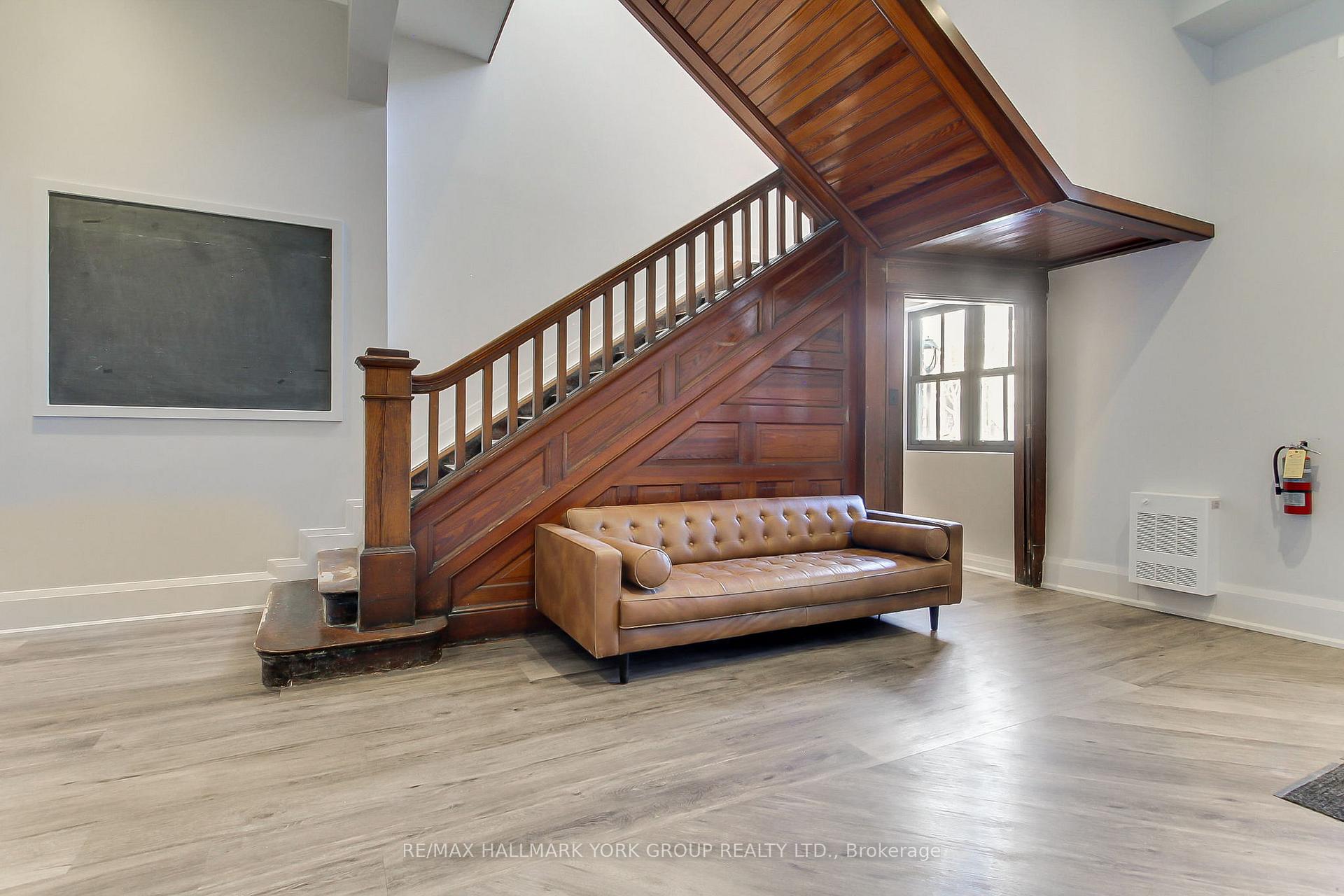Photo 5 of Unit 203, 400 Park Avenue, Newmarket, Central Newmarket — HOMEH
