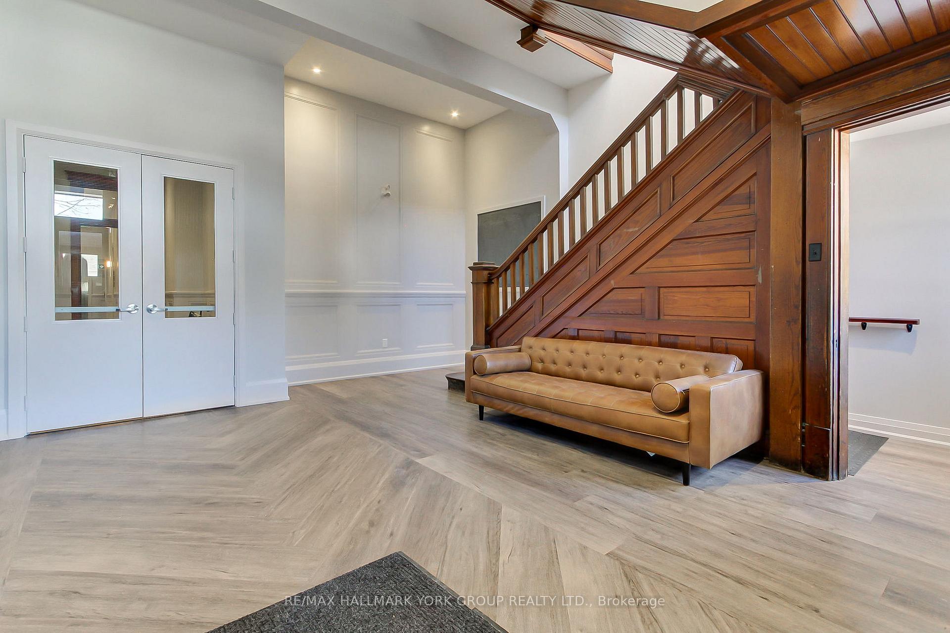 Photo 6 of Unit 203, 400 Park Avenue, Newmarket, Central Newmarket — HOMEH