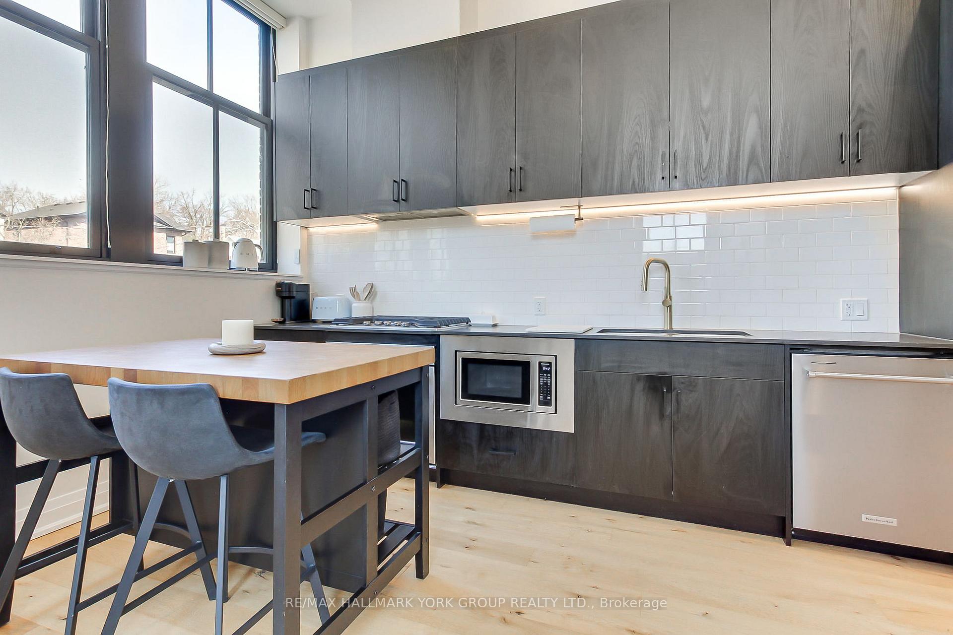 Photo 12 of Unit 203, 400 Park Avenue, Newmarket, Central Newmarket — HOMEH