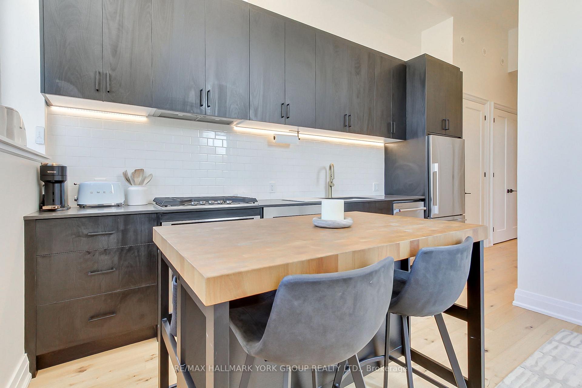 Photo 13 of Unit 203, 400 Park Avenue, Newmarket, Central Newmarket — HOMEH