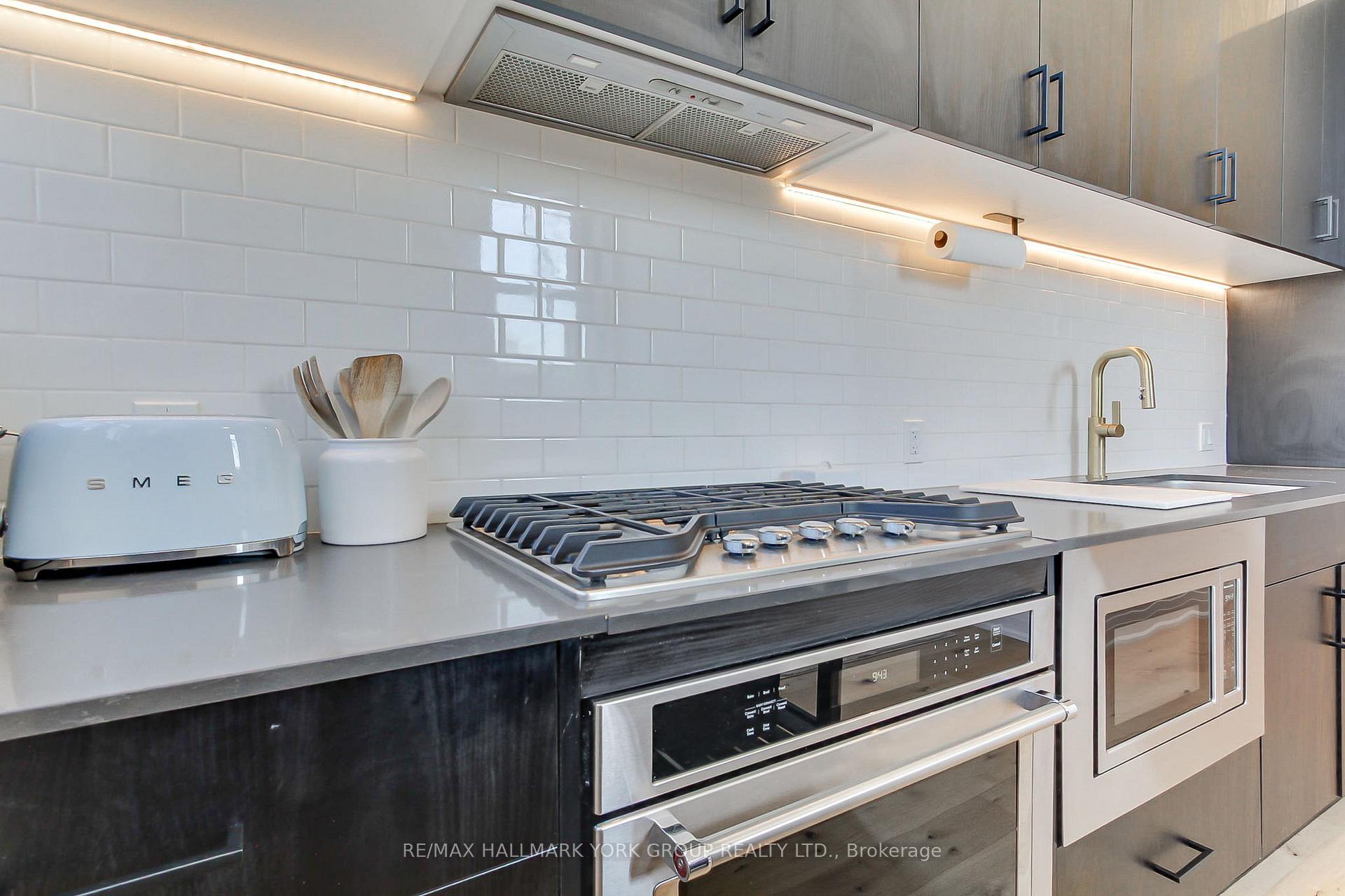 Photo 14 of Unit 203, 400 Park Avenue, Newmarket, Central Newmarket — HOMEH