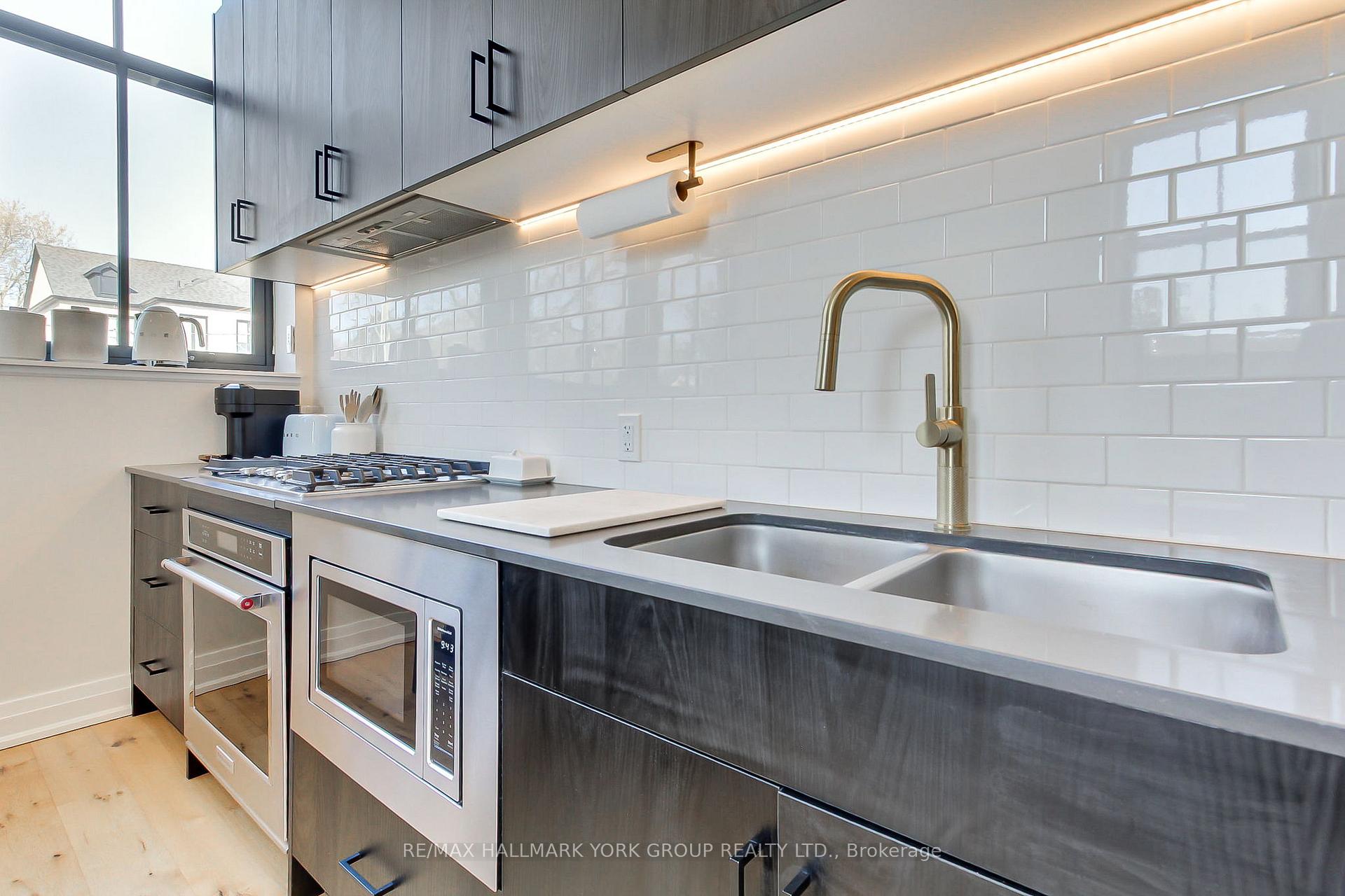 Photo 15 of Unit 203, 400 Park Avenue, Newmarket, Central Newmarket — HOMEH