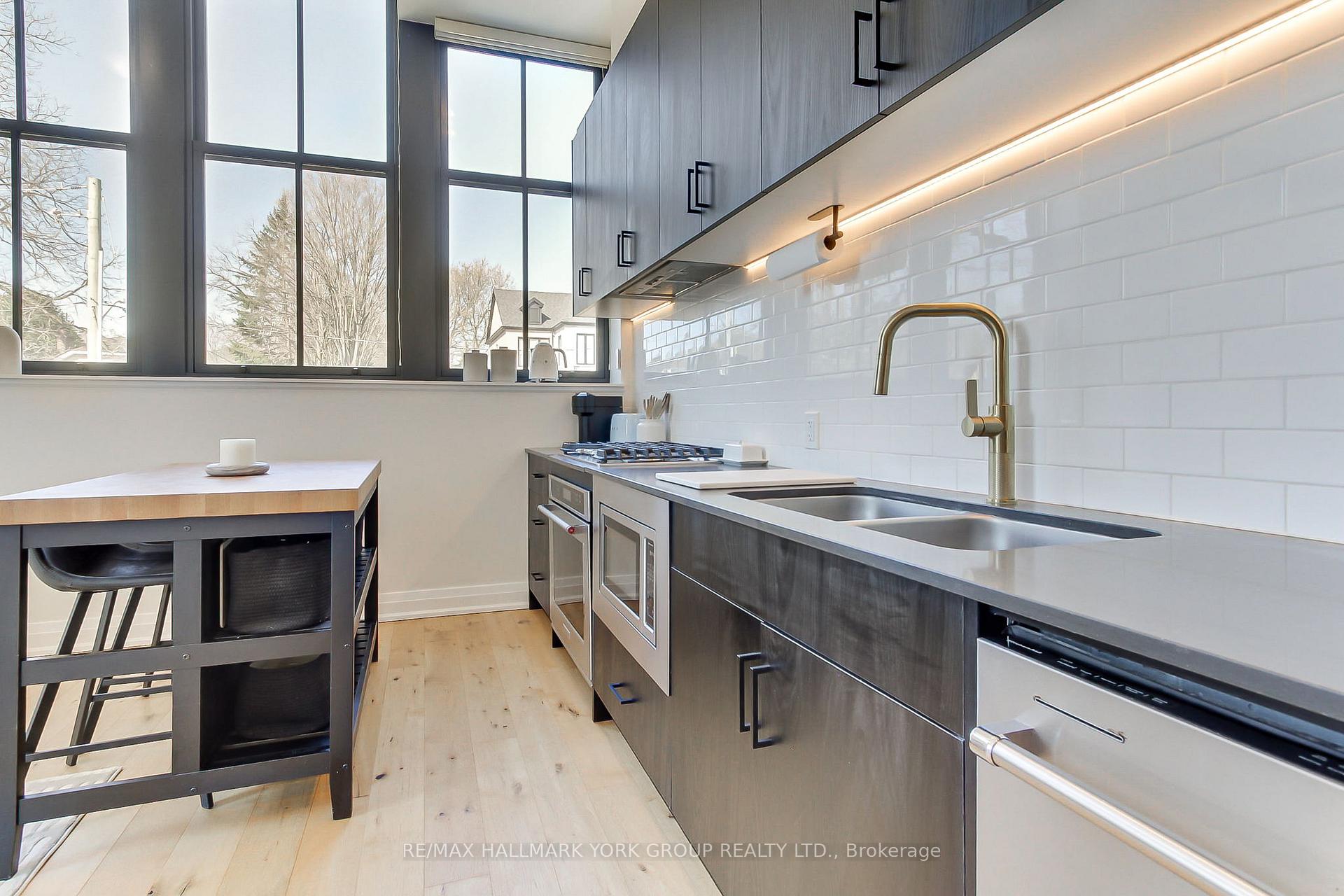 Photo 16 of Unit 203, 400 Park Avenue, Newmarket, Central Newmarket — HOMEH