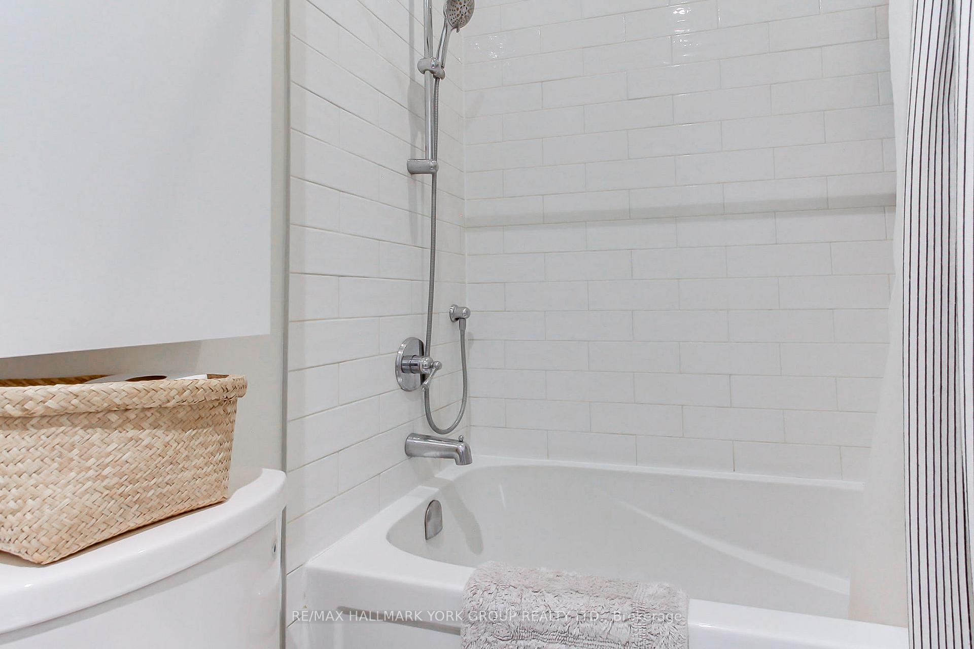 Photo 26 of Unit 203, 400 Park Avenue, Newmarket, Central Newmarket — HOMEH