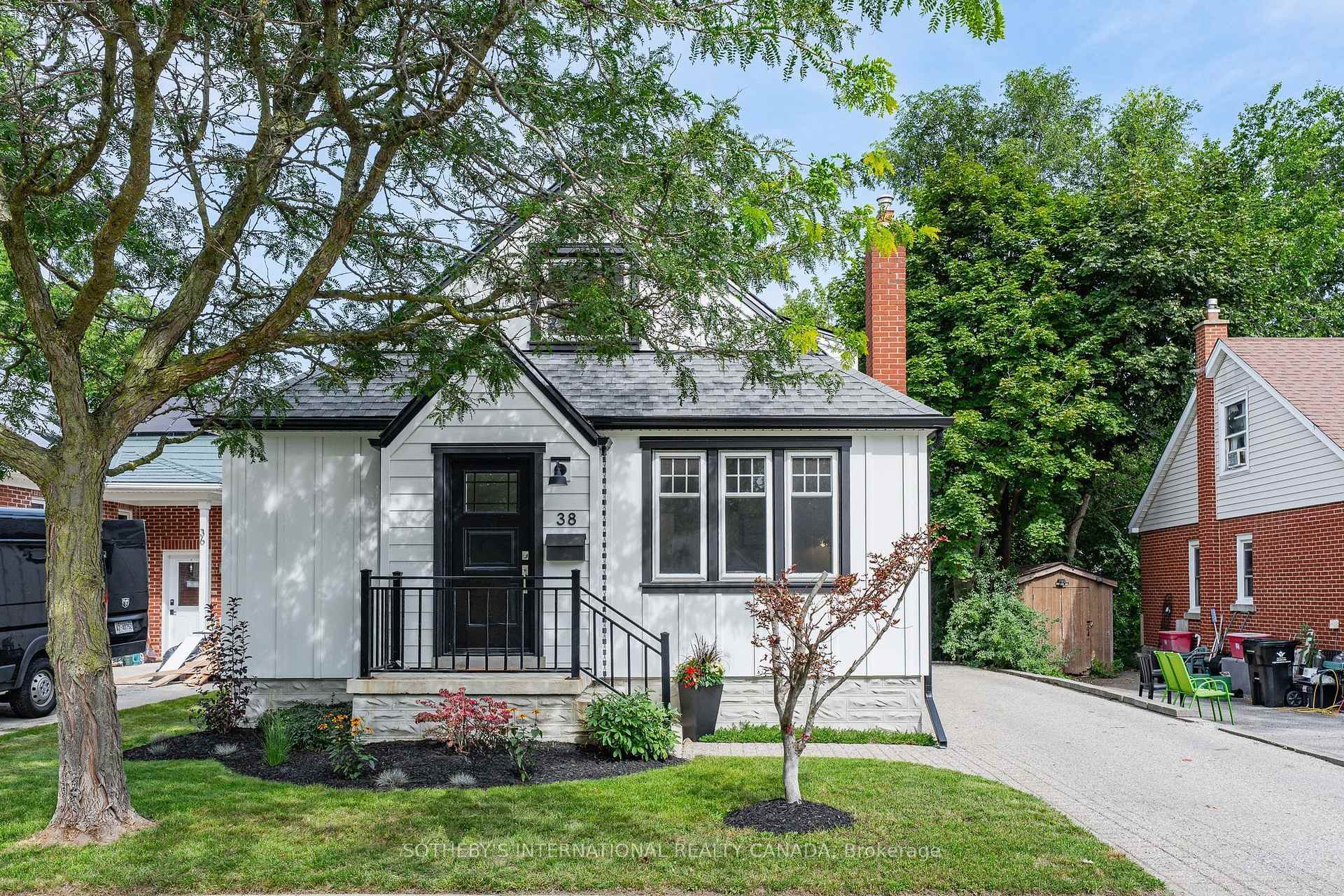 Photo of 38 Roslin Avenue S