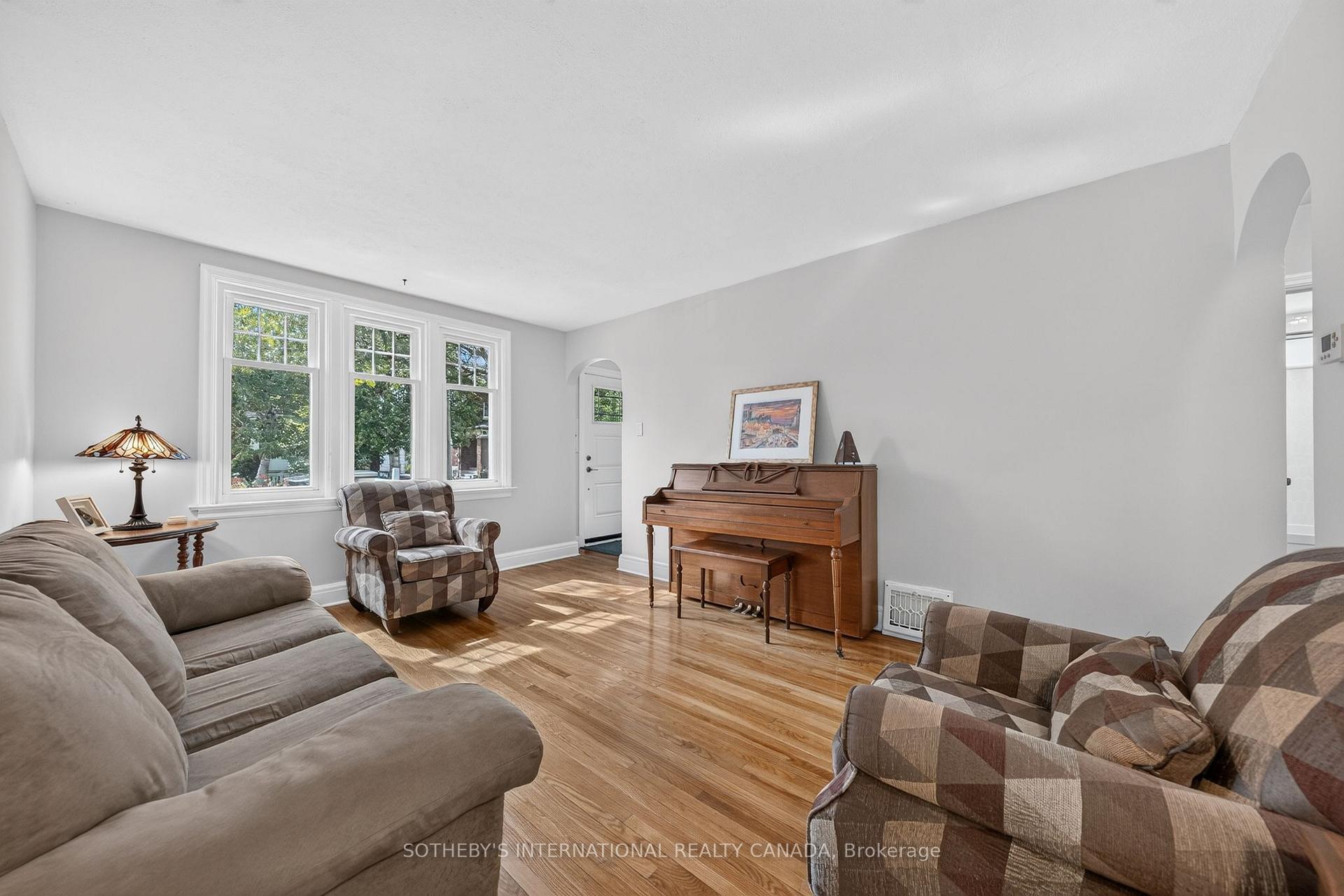Photo 3 of 38 Roslin Avenue S, Waterloo, Uptown West — HOMEH