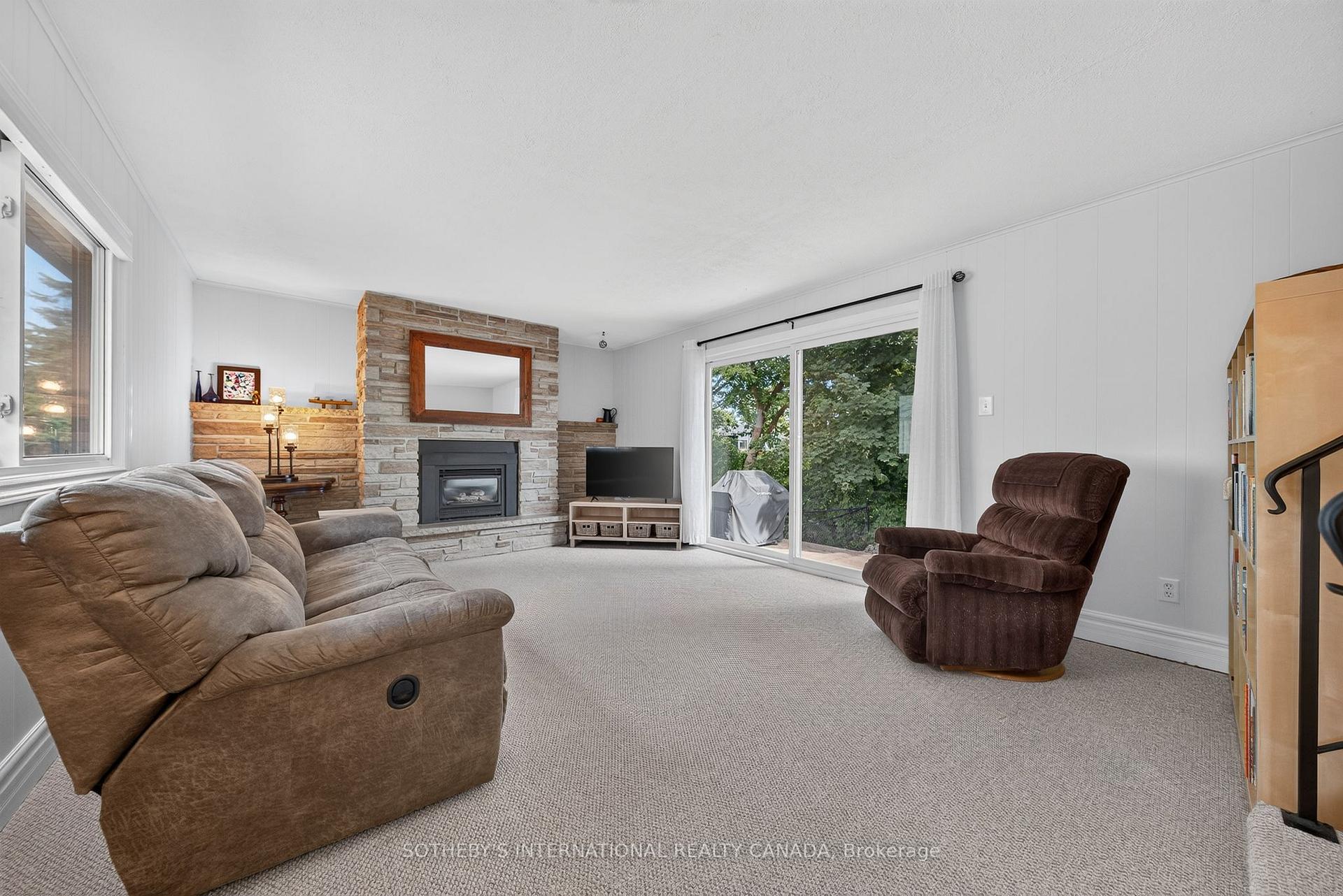Photo 11 of 38 Roslin Avenue S, Waterloo, Uptown West — HOMEH