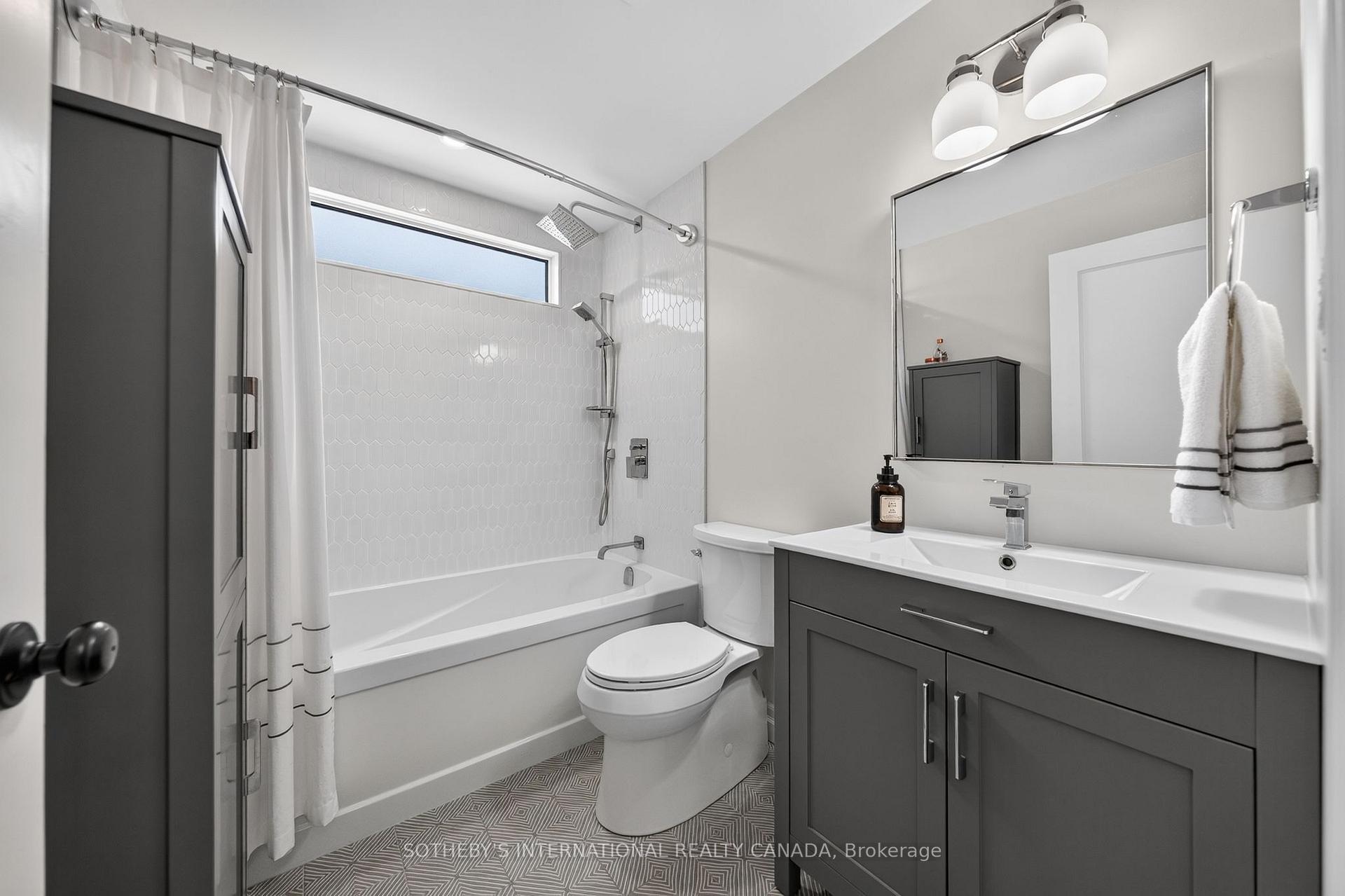 Photo 14 of 38 Roslin Avenue S, Waterloo, Uptown West — HOMEH