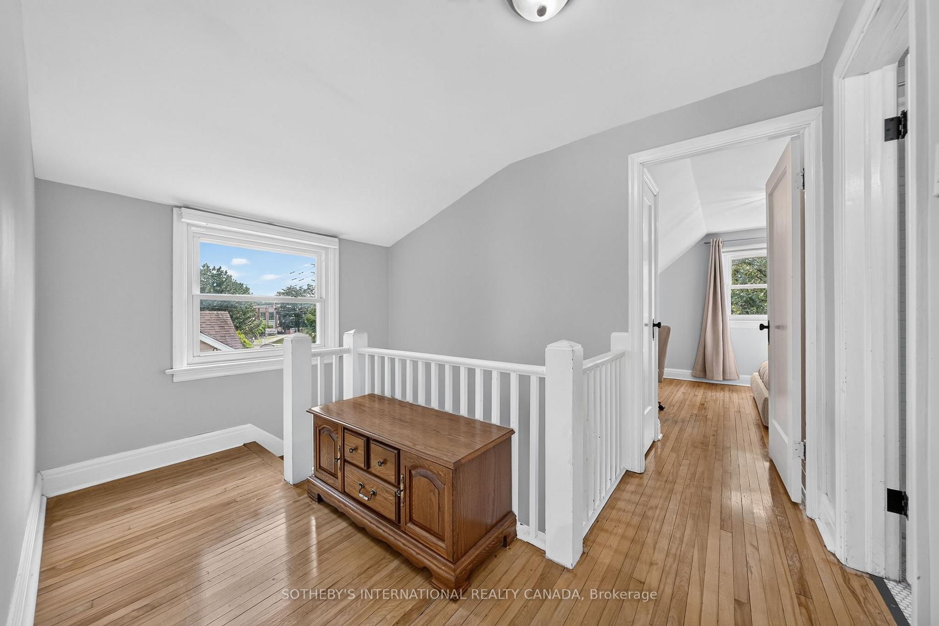 Photo 15 of 38 Roslin Avenue S, Waterloo, Uptown West — HOMEH