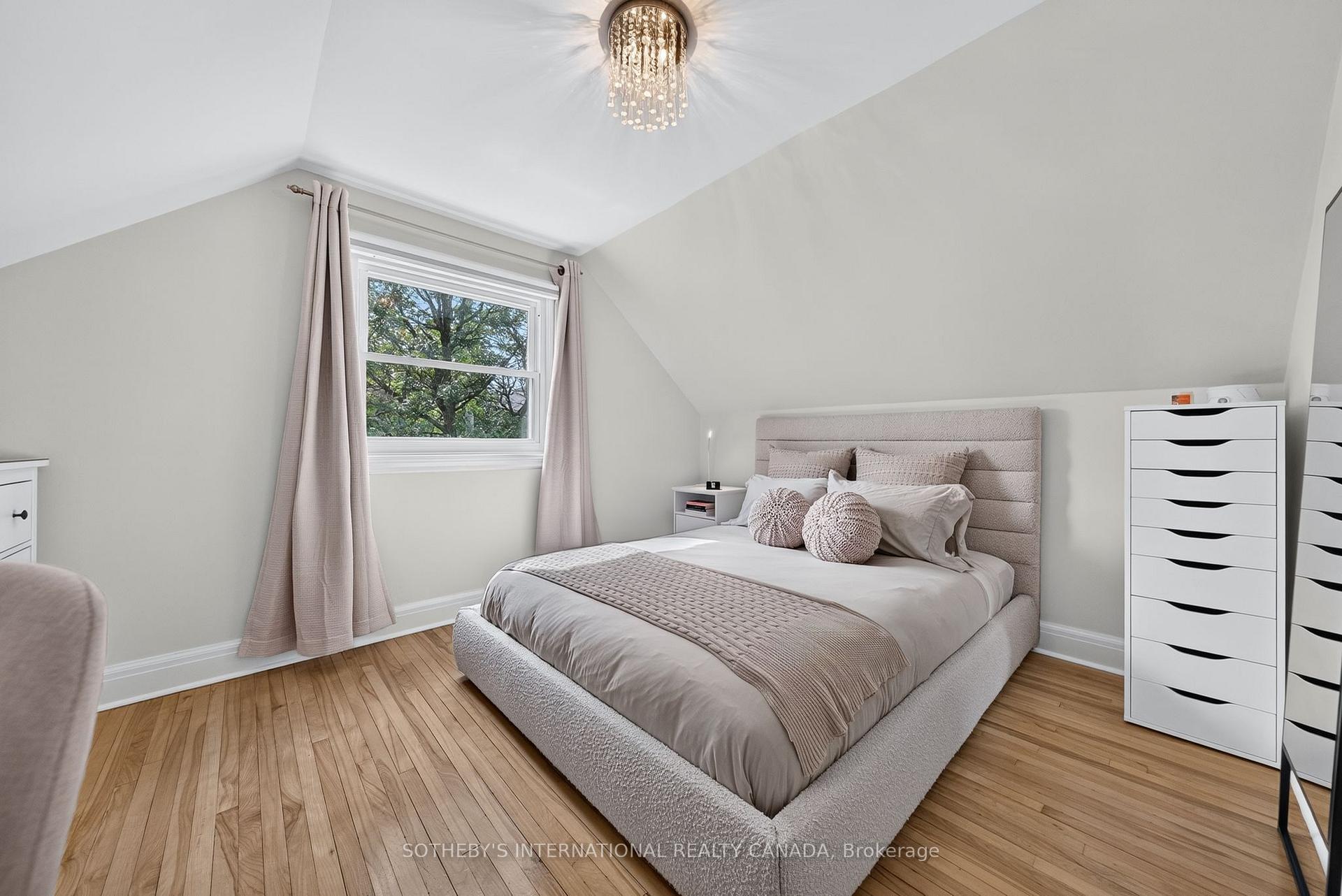 Photo 16 of 38 Roslin Avenue S, Waterloo, Uptown West — HOMEH