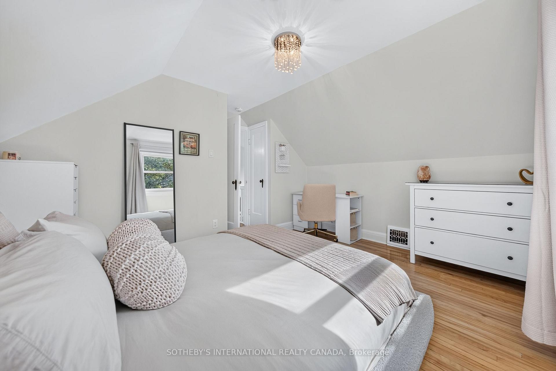 Photo 17 of 38 Roslin Avenue S, Waterloo, Uptown West — HOMEH