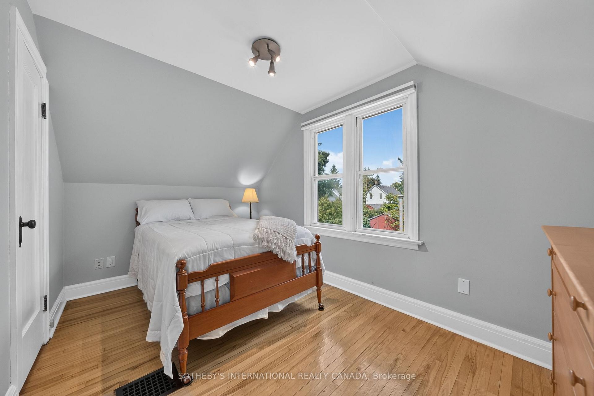 Photo 18 of 38 Roslin Avenue S, Waterloo, Uptown West — HOMEH