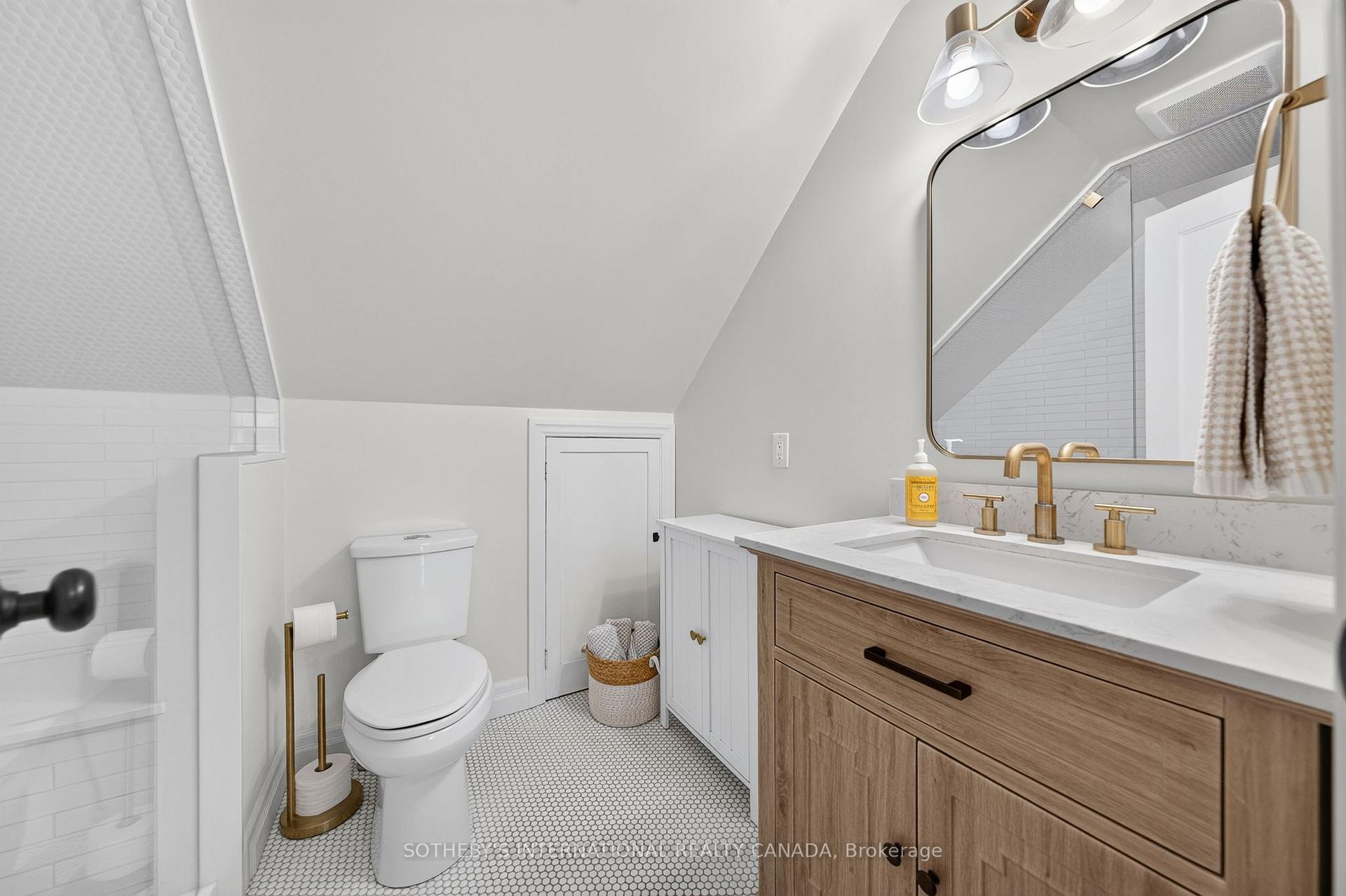 Photo 19 of 38 Roslin Avenue S, Waterloo, Uptown West — HOMEH
