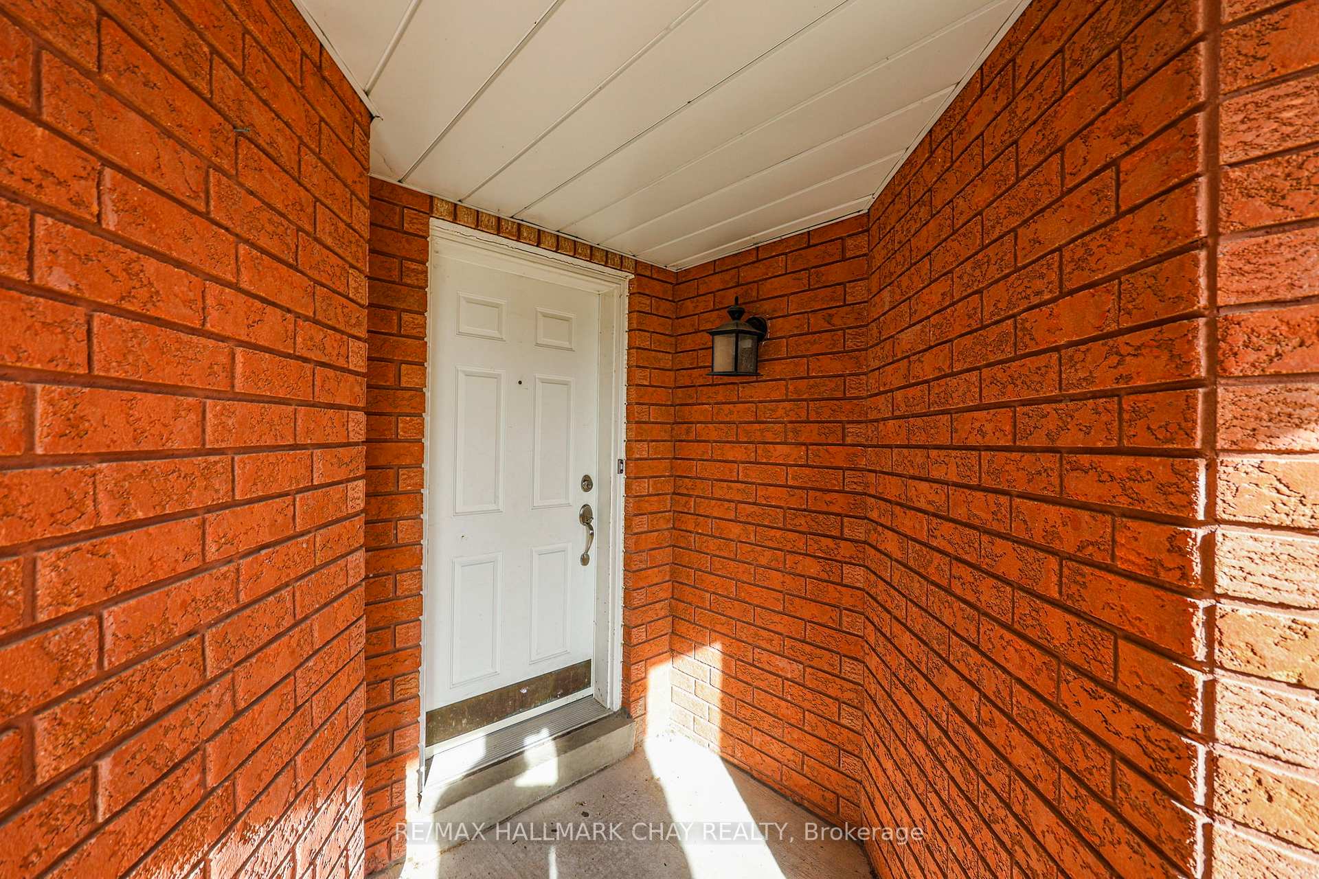 Photo 5 of 50 Loon Avenue, Barrie, Painswick South — HOMEH