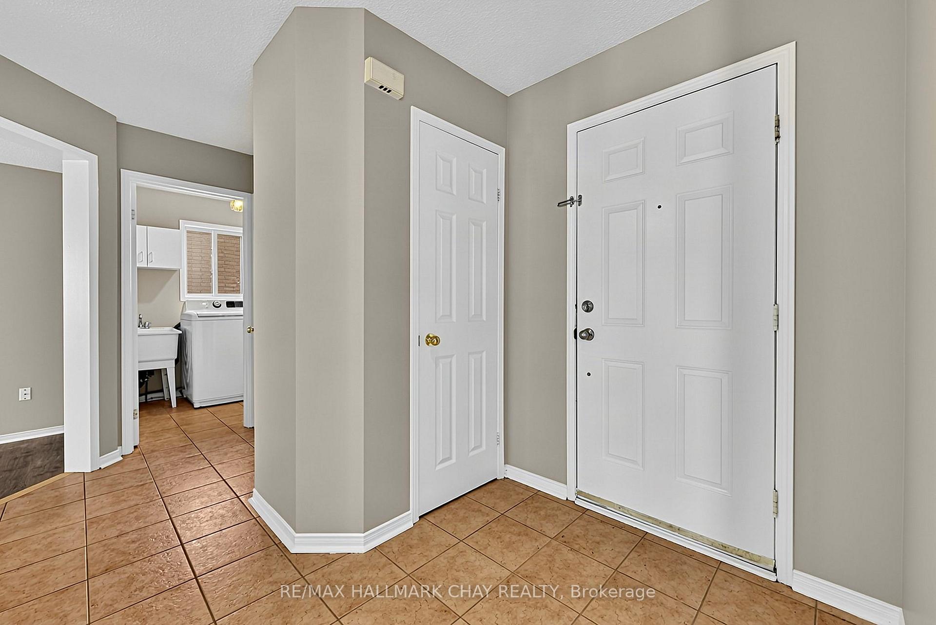 Photo 8 of 50 Loon Avenue, Barrie, Painswick South — HOMEH