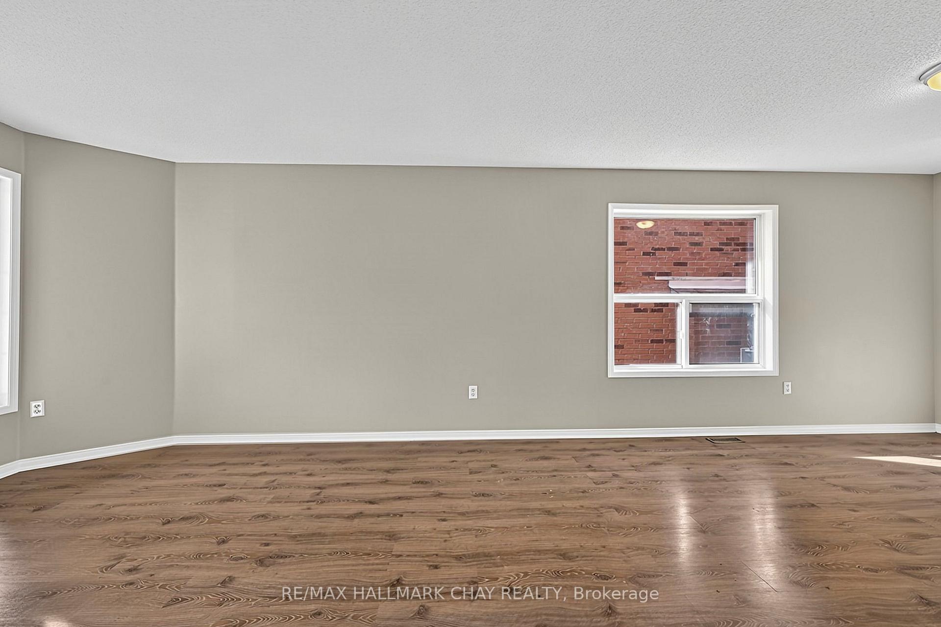 Photo 10 of 50 Loon Avenue, Barrie, Painswick South — HOMEH