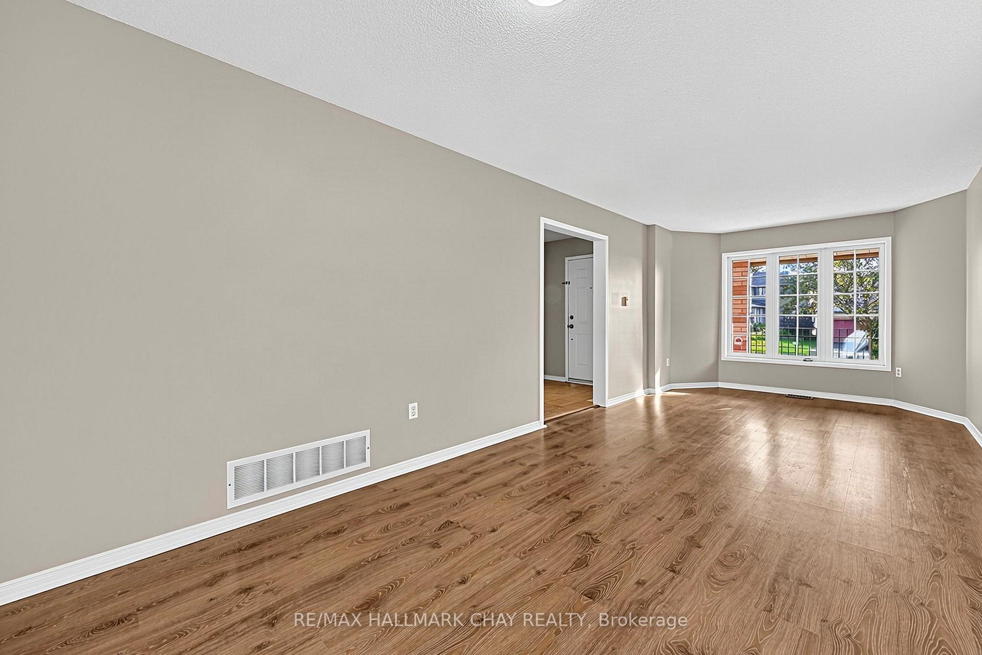 Photo 13 of 50 Loon Avenue, Barrie, Painswick South — HOMEH