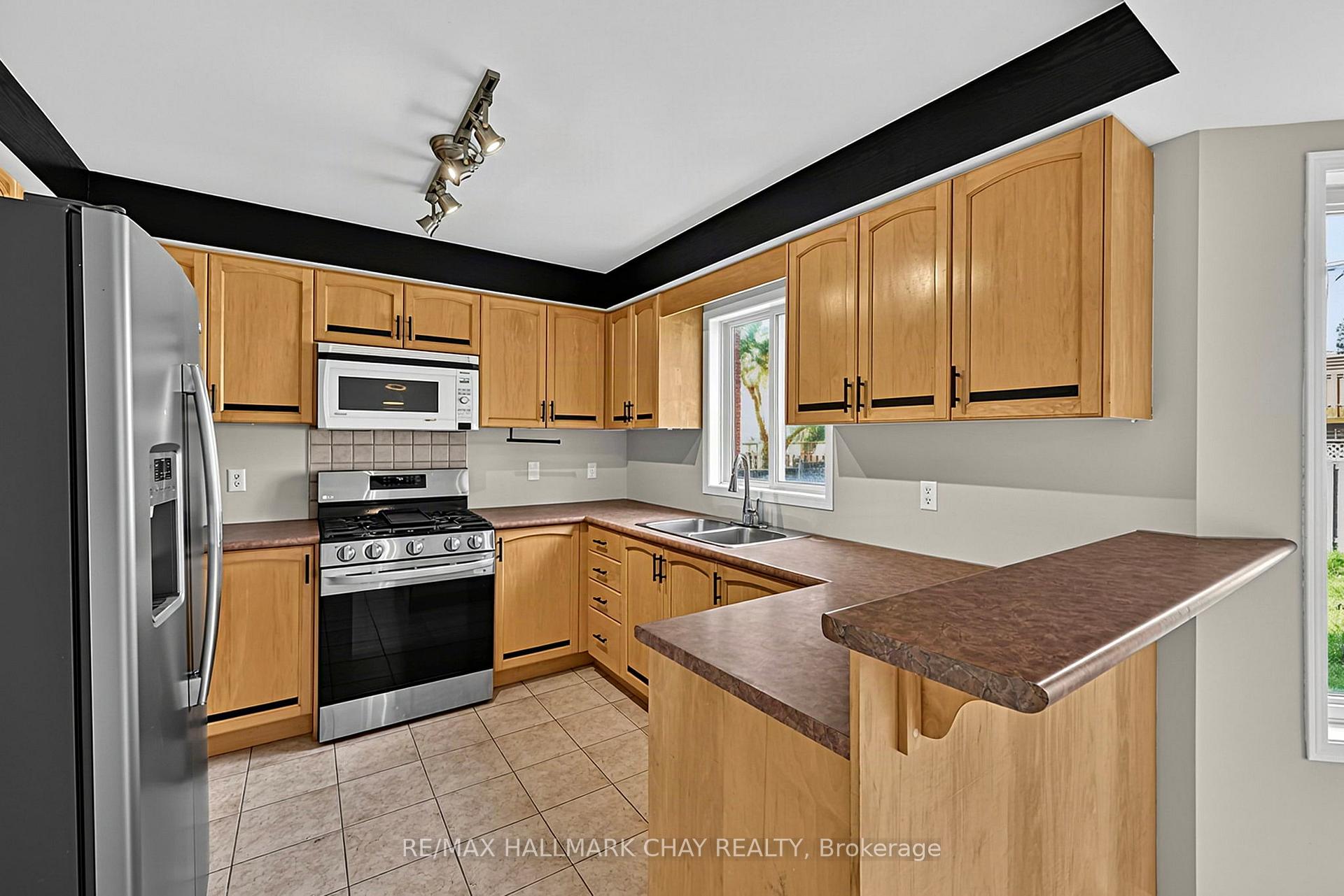 Photo 15 of 50 Loon Avenue, Barrie, Painswick South — HOMEH