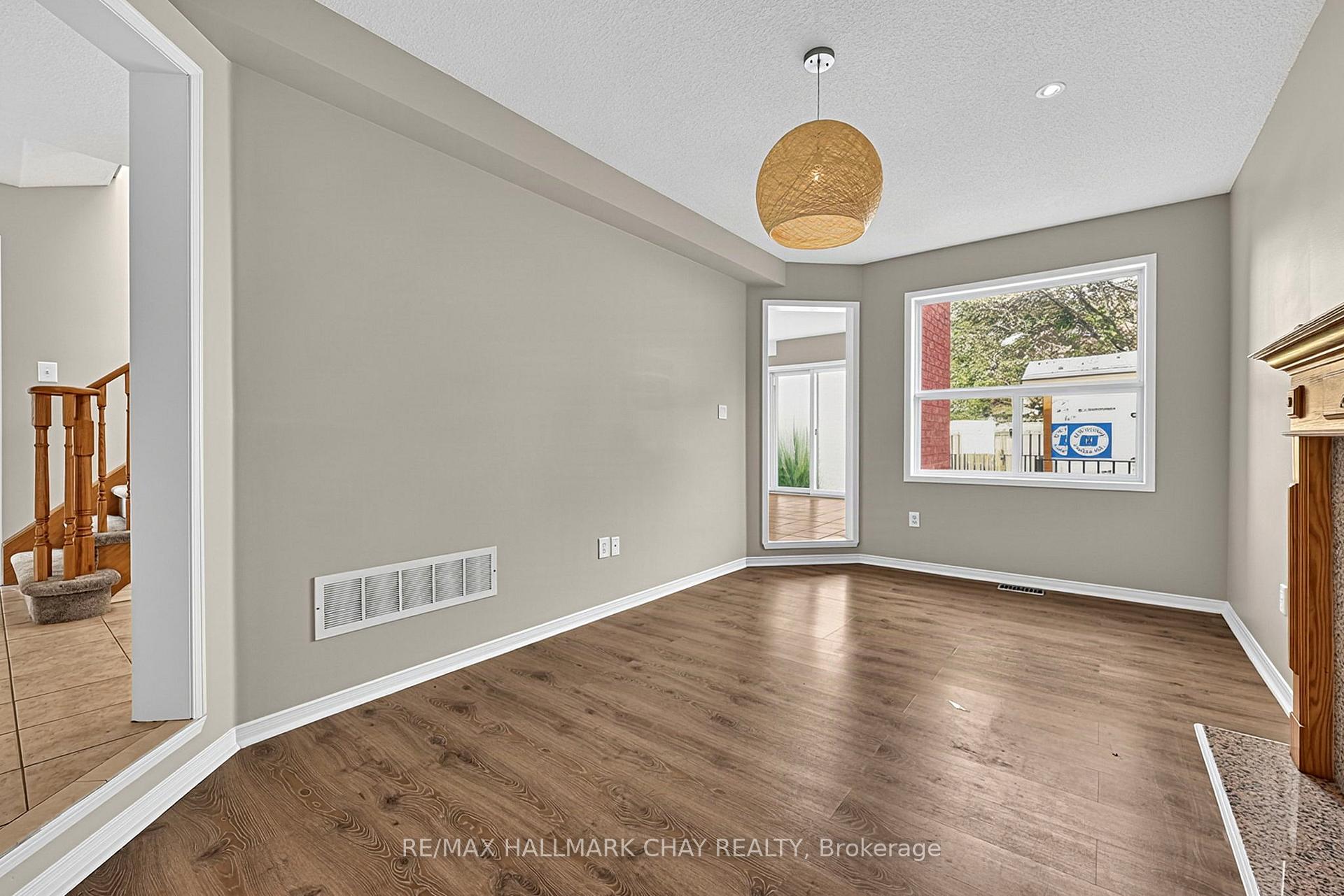 Photo 23 of 50 Loon Avenue, Barrie, Painswick South — HOMEH