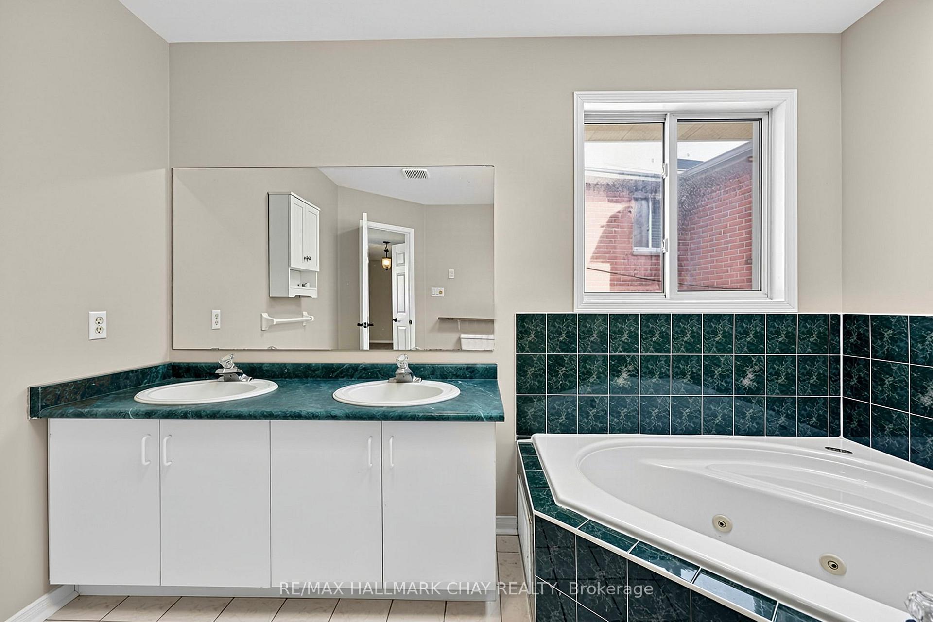 Photo 31 of 50 Loon Avenue, Barrie, Painswick South — HOMEH