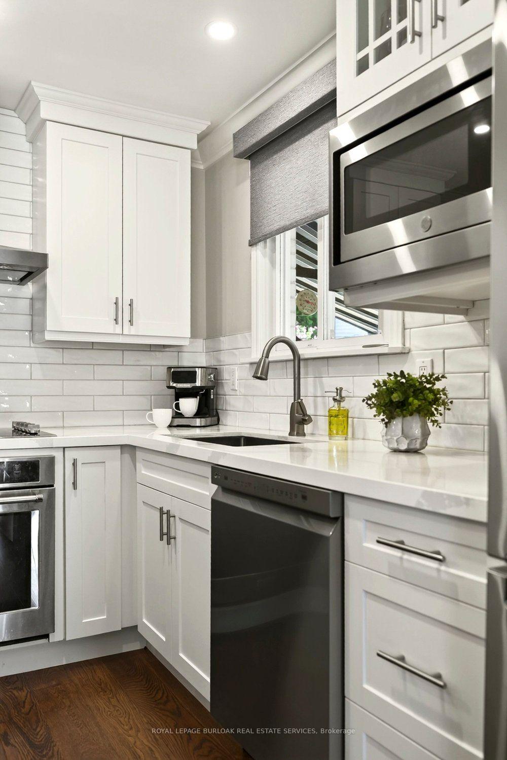 Photo 13 of 1346 Roylen Road, Oakville, College Park — HOMEH
