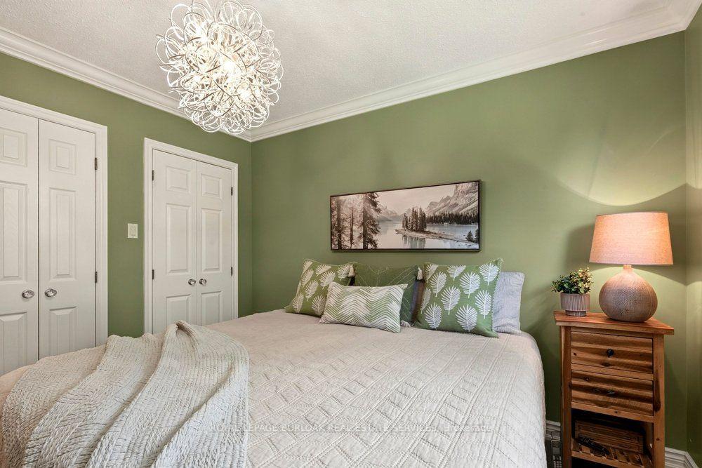 Photo 17 of 1346 Roylen Road, Oakville, College Park — HOMEH