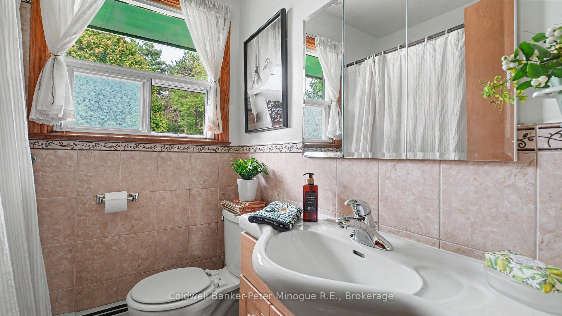 Photo 26 of 1580 Jane Street, North Bay, West End — HOMEH
