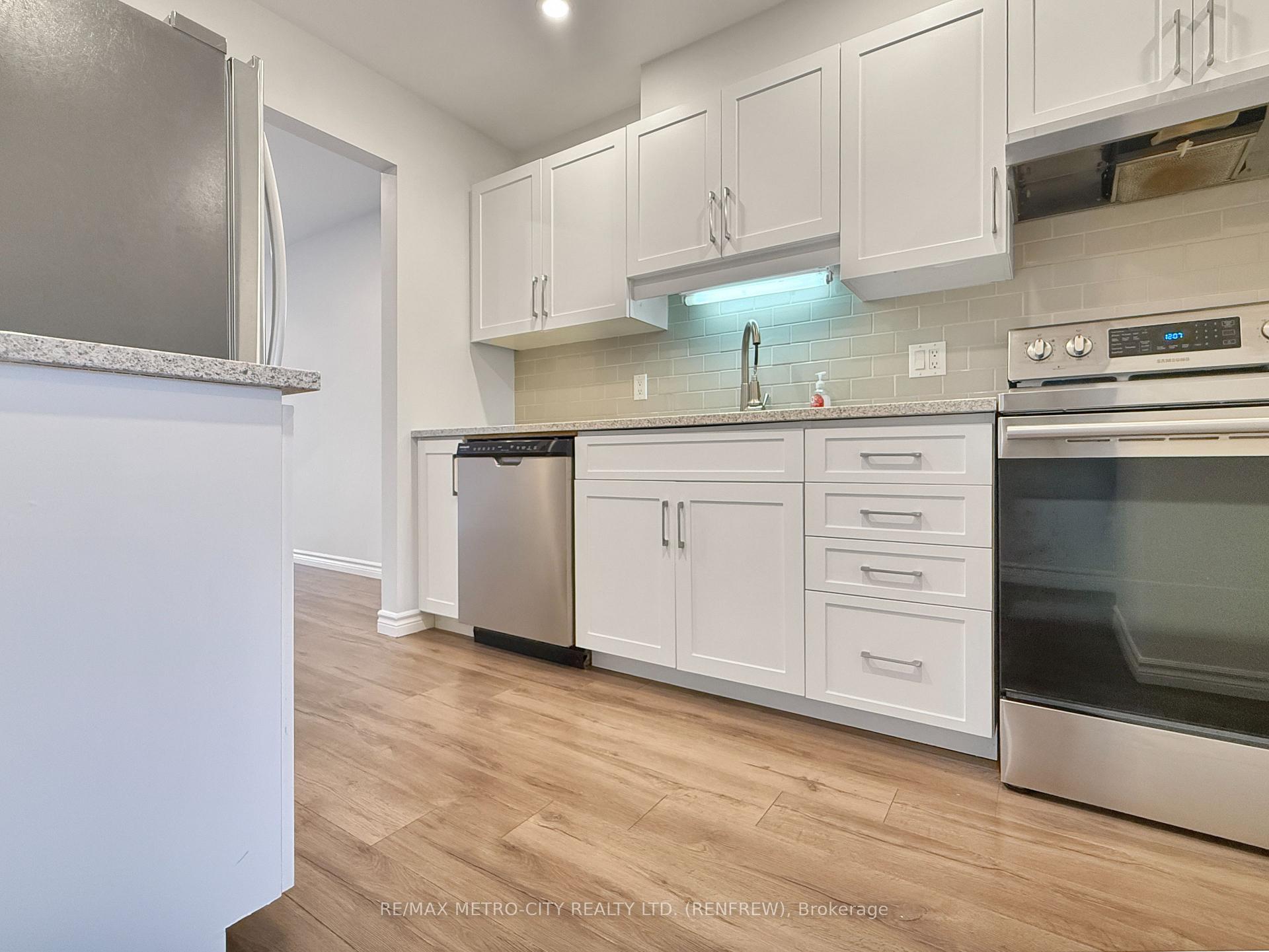 Photo 5 of 813 Eighth Street, Renfrew, Renfrew — HOMEH