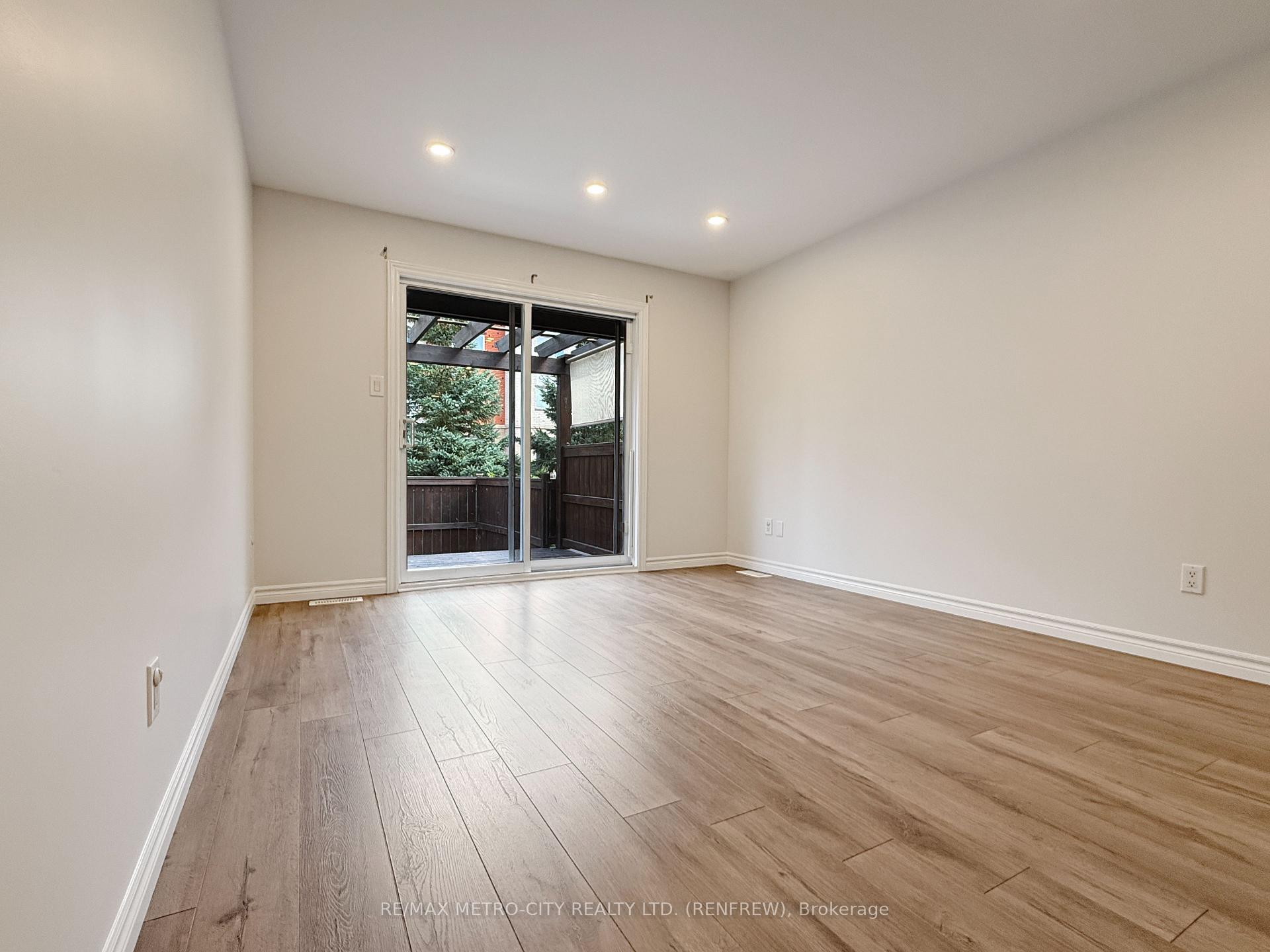 Photo 9 of 813 Eighth Street, Renfrew, Renfrew — HOMEH