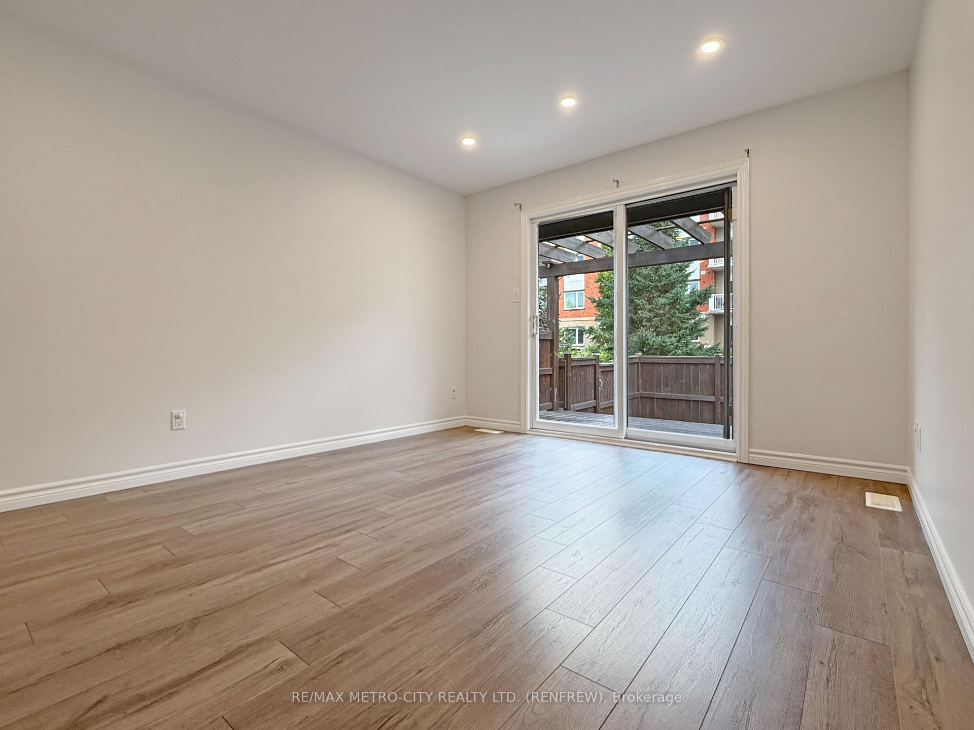 Photo 11 of 813 Eighth Street, Renfrew, Renfrew — HOMEH