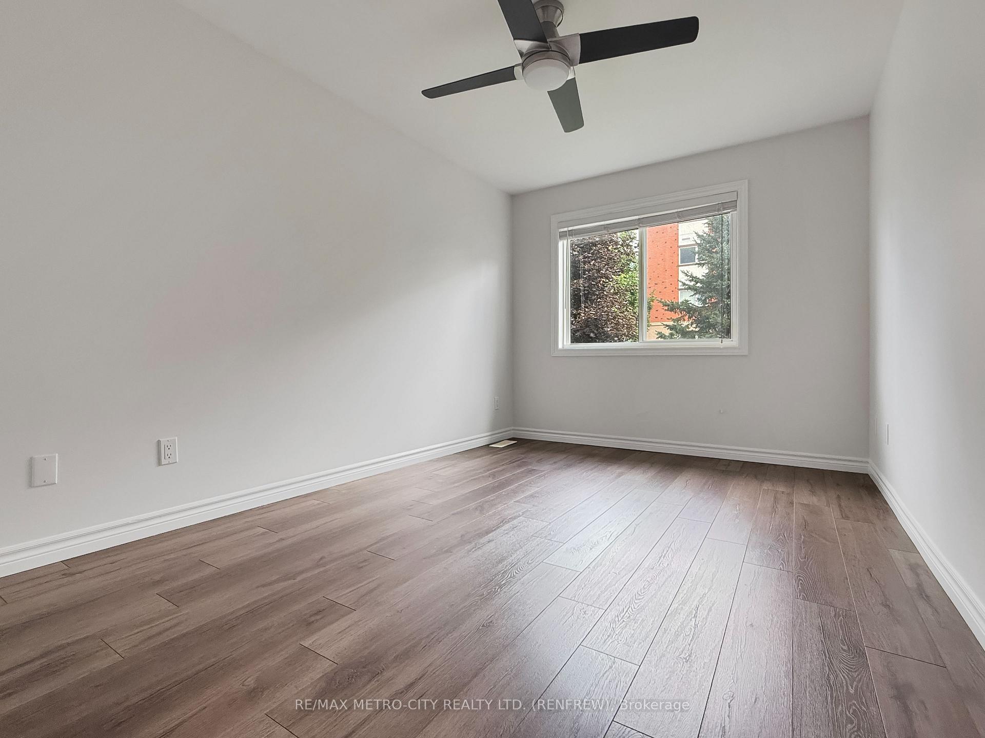 Photo 14 of 813 Eighth Street, Renfrew, Renfrew — HOMEH